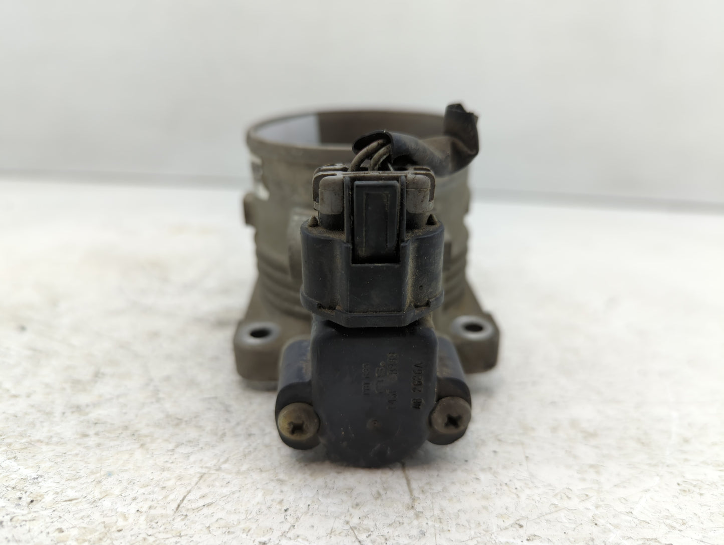 2002-2003 Mercury Mountaineer Throttle Body P/N:2L2E-AA Fits Fits 2002 2003 OEM Used Auto Parts - Oemusedautoparts1.com