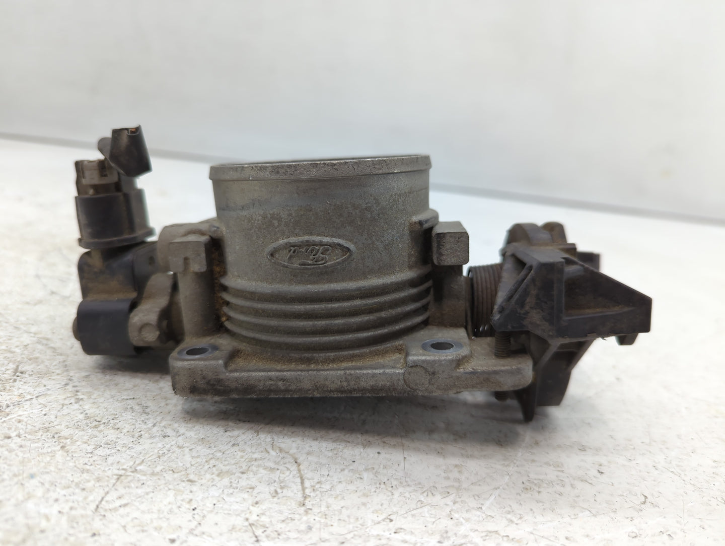 2002-2003 Mercury Mountaineer Throttle Body P/N:2L2E-AA Fits Fits 2002 2003 OEM Used Auto Parts - Oemusedautoparts1.com