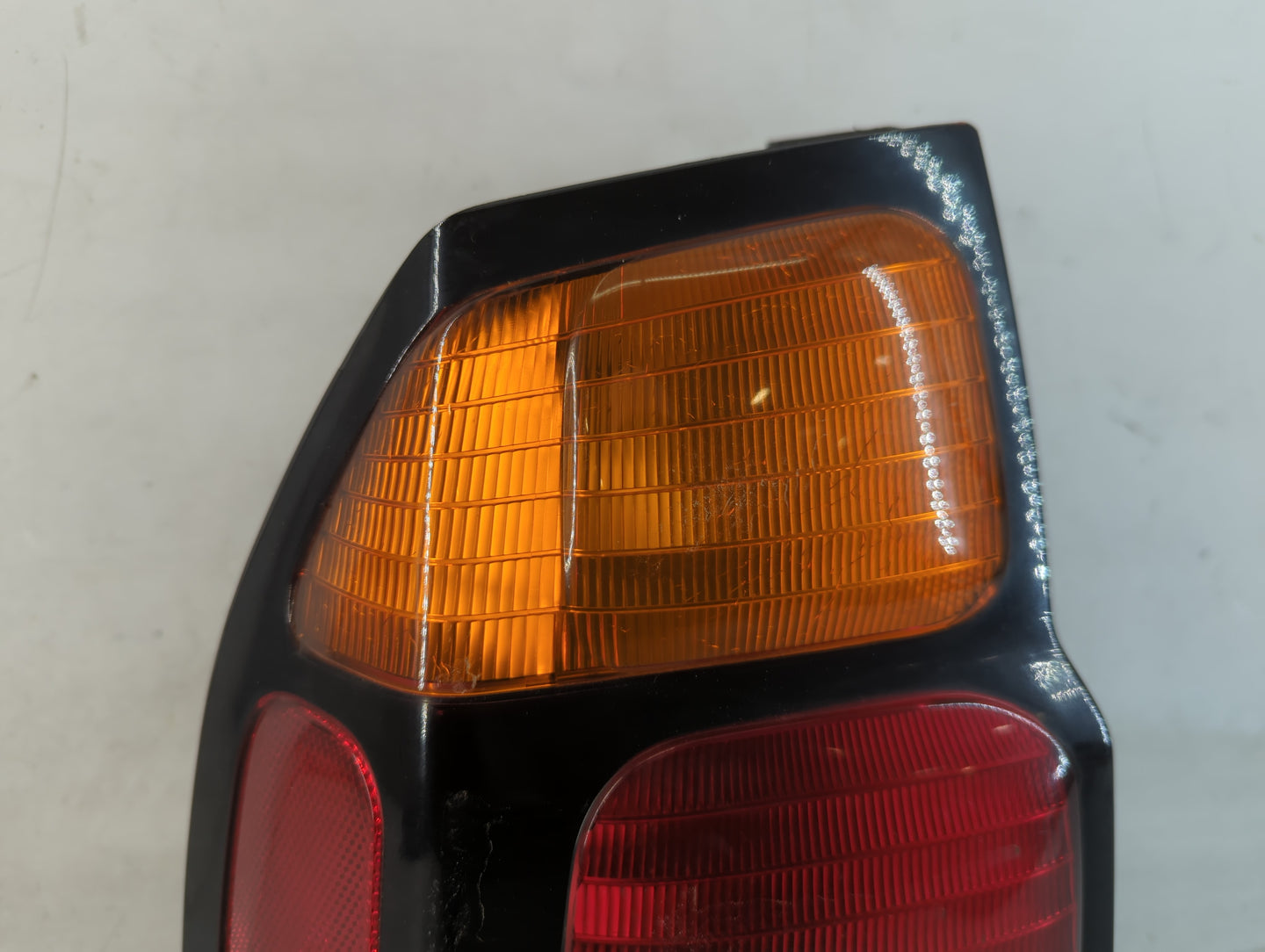 2002-2005 Mercury Mountaineer Tail Light Assembly Driver Left OEM P/N:043-1690 Fits Fits 2002 2003 2004 2005 OEM Used Auto P