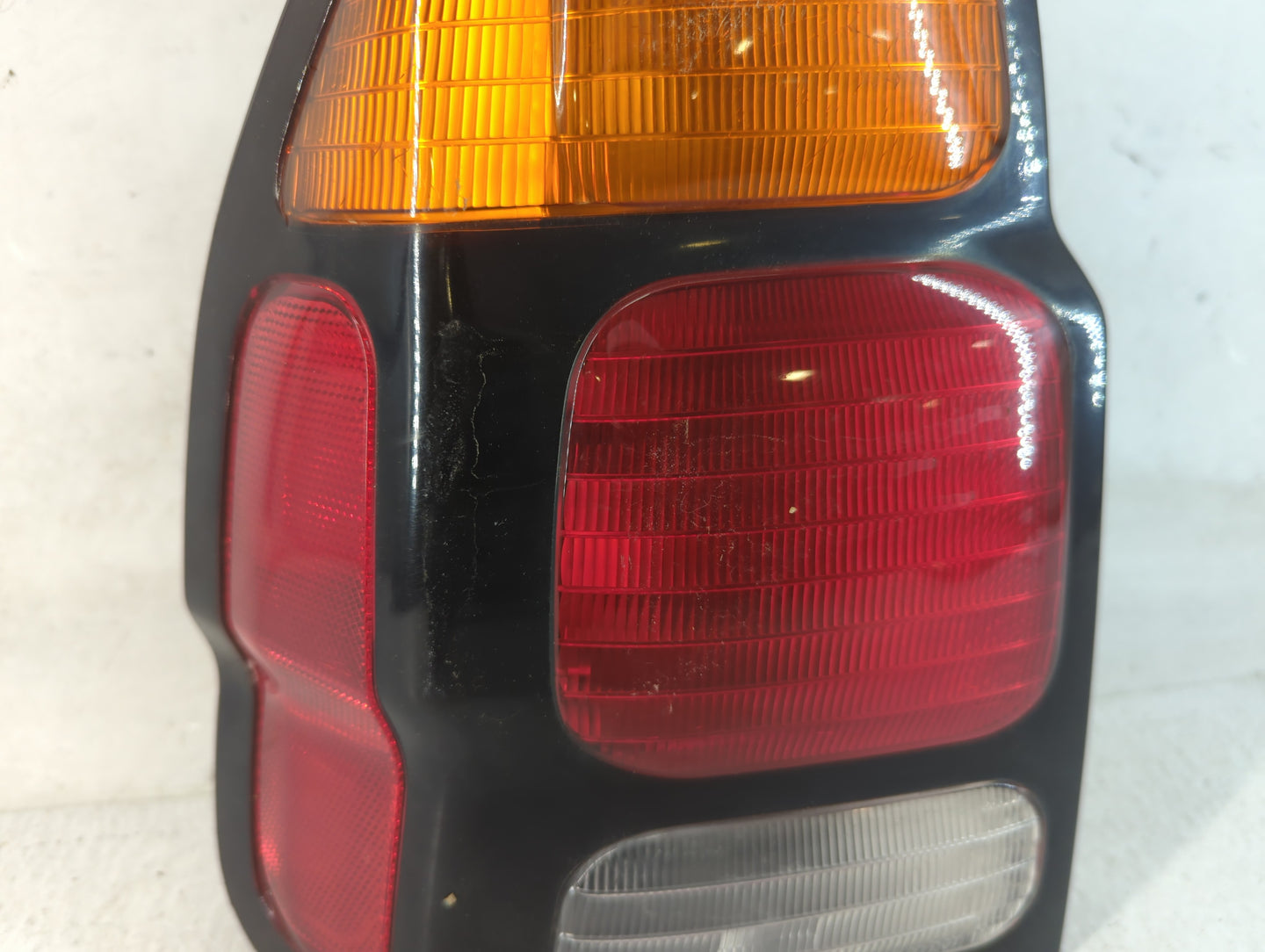 2002-2005 Mercury Mountaineer Tail Light Assembly Driver Left OEM P/N:043-1690 Fits Fits 2002 2003 2004 2005 OEM Used Auto P