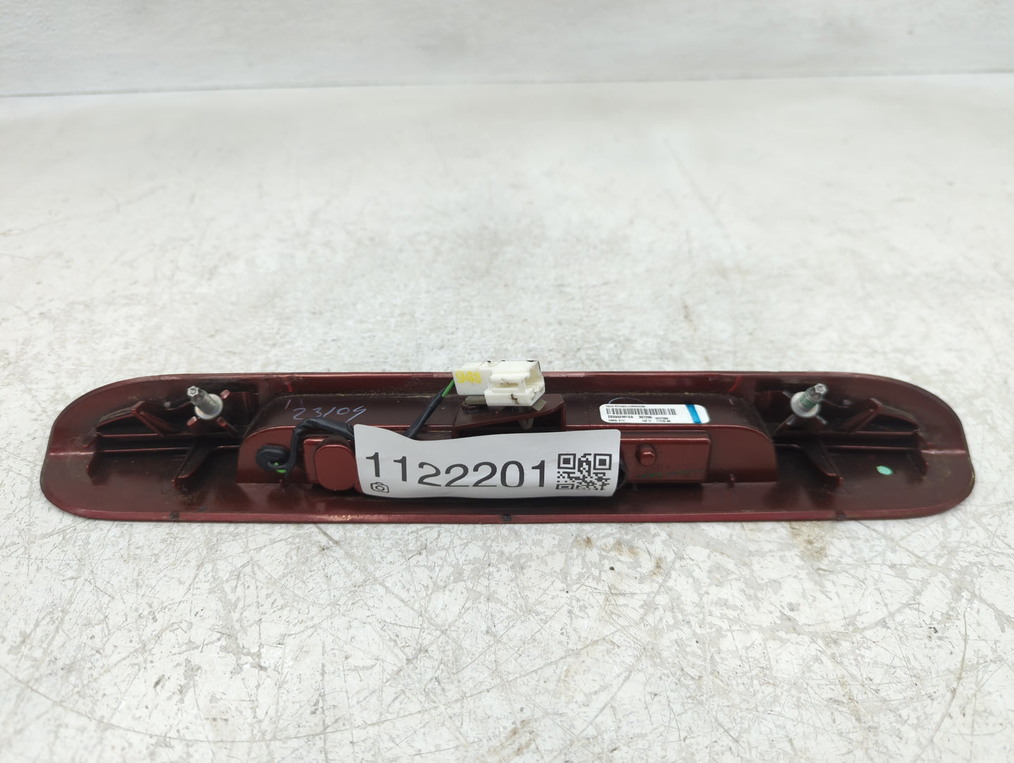 2002 Mercury Sable Third Brake Light Tail Light P/N:26590EM10A Fits OEM Used Auto Parts - Oemusedautoparts1.com