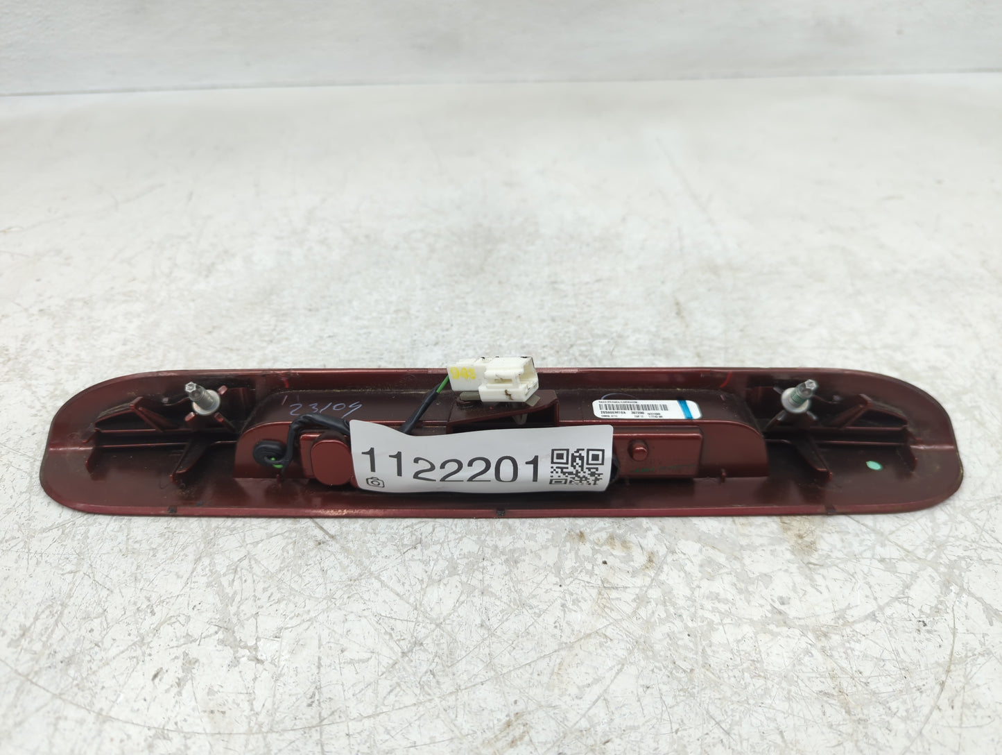 2002 Mercury Sable Third Brake Light Tail Light P/N:26590EM10A Fits OEM Used Auto Parts - Oemusedautoparts1.com