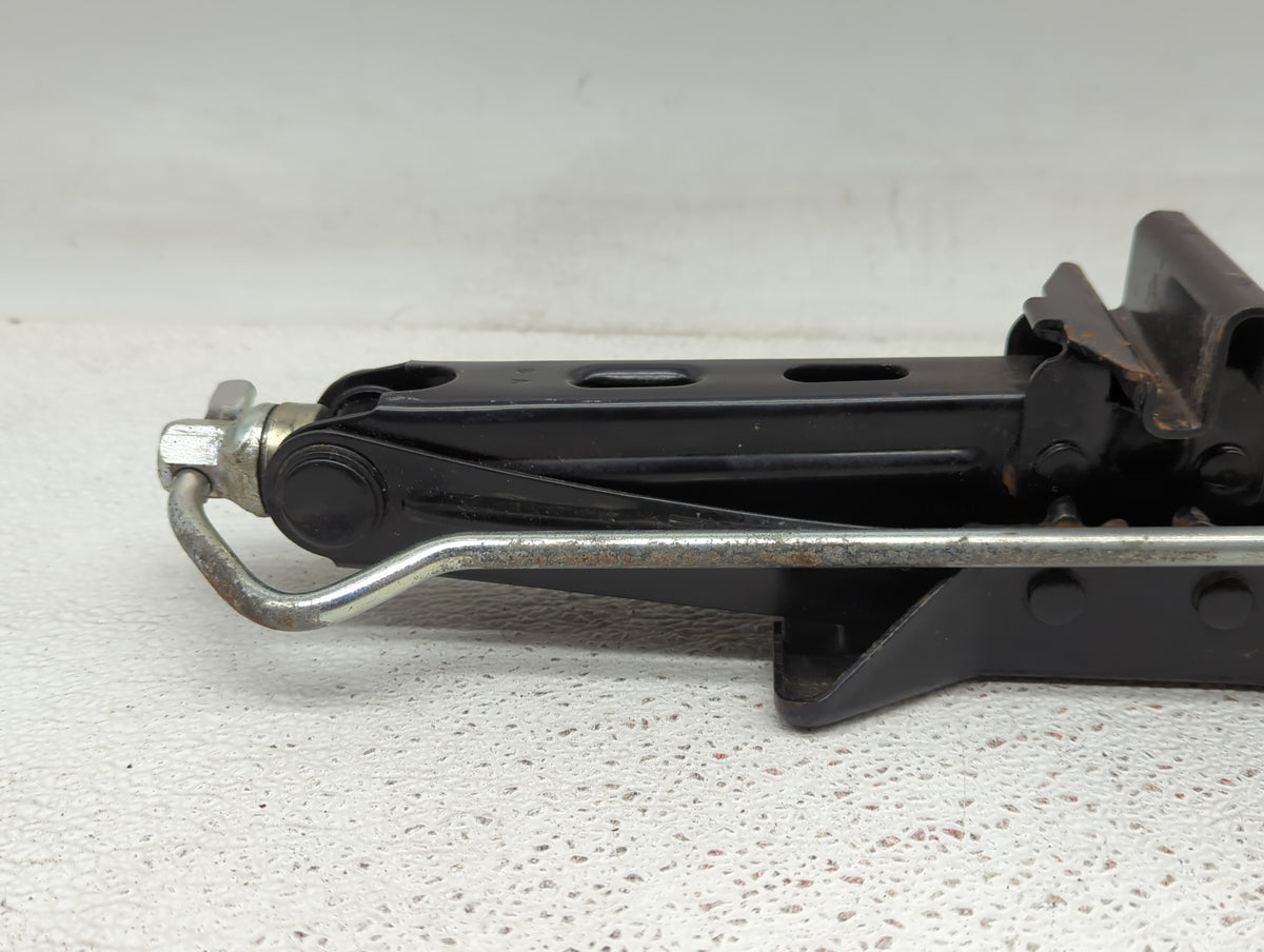 2002 Mercury Sable Spare Scissor Car Jack - Oemusedautoparts1.com