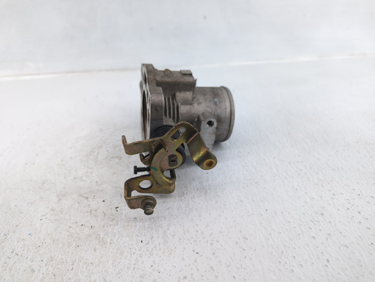 2000-2003 Mercury Sable Throttle Body P/N:1F1U-AA Fits Fits 2000 2001 2002 2003 OEM Used Auto Parts - Oemusedautoparts1.com