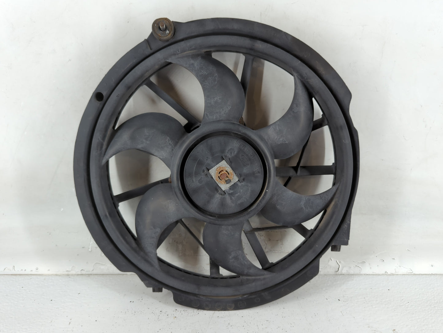 1996-2005 Mercury Sable Left Radiator Fan Motor Assembly - Oemusedautoparts1.com