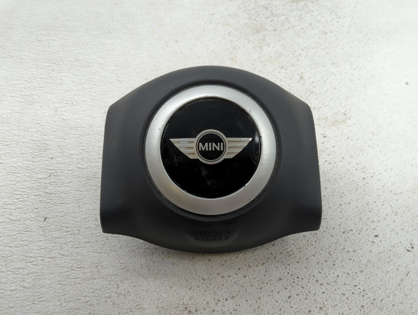 2002 Mini Cooper Air Bag Driver Left Steering Wheel Mounted P/N:6 760 366 01 Fits OEM Used Auto Parts - Oemusedautoparts1.co