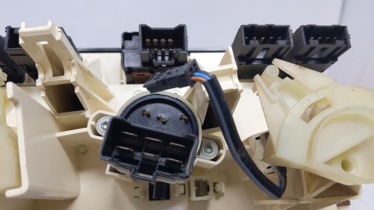 2002 Mini Mini Climate Control Module Temperature AC/Heater Replacement Fits OEM Used Auto Parts - Oemusedautoparts1.com