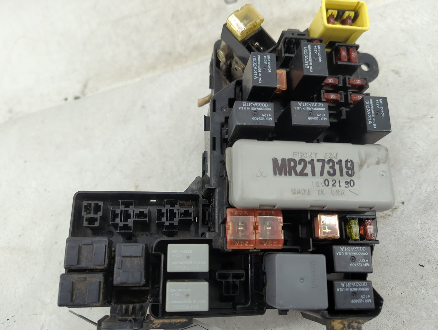 2000-2003 Mitsubishi Galant Fusebox Fuse Box Panel Relay Module P/N:10413-0497 Fits Fits 2000 2001 2002 2003 OEM Used Auto P