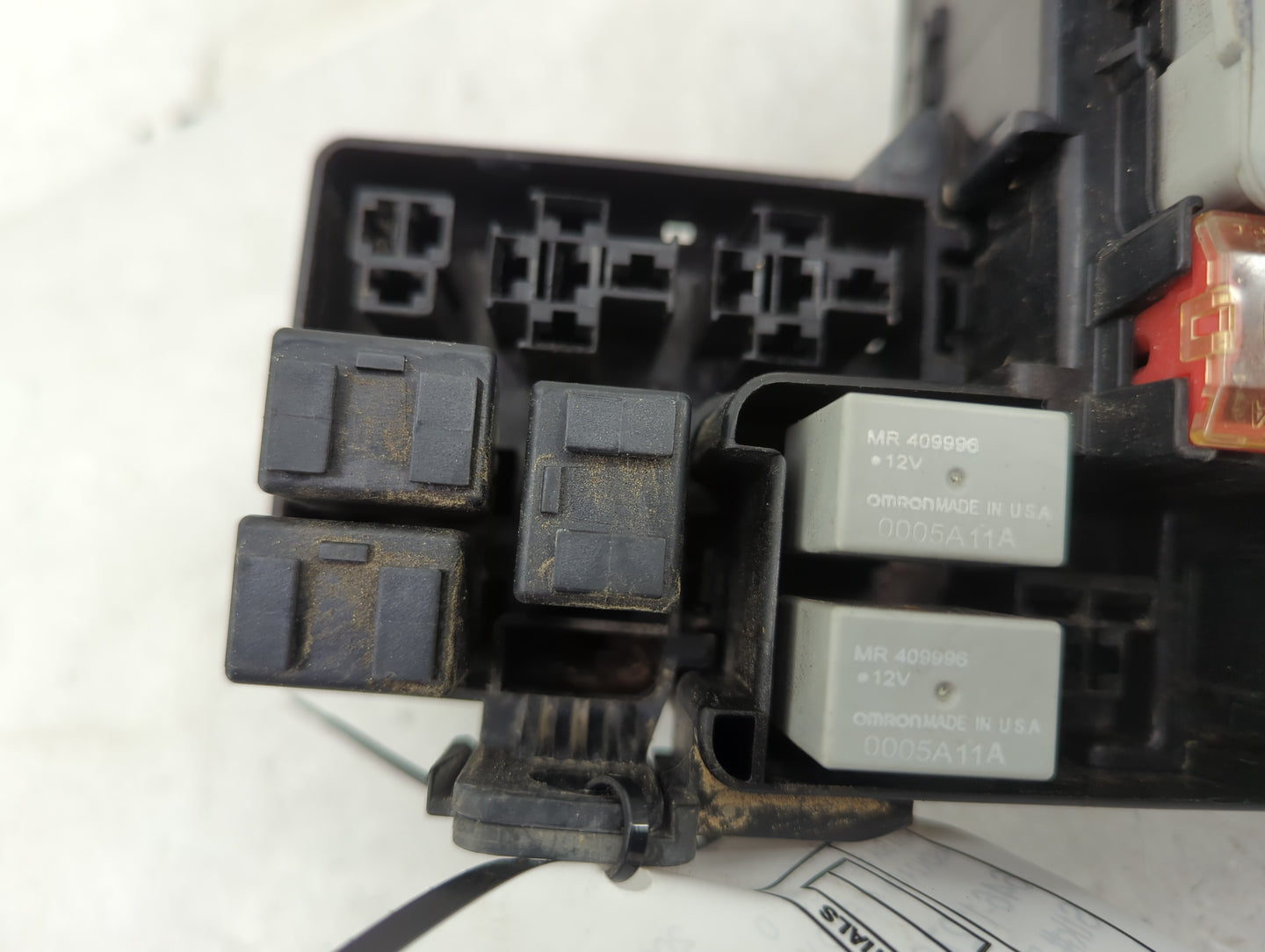 2000-2003 Mitsubishi Galant Fusebox Fuse Box Panel Relay Module P/N:10413-0497 Fits Fits 2000 2001 2002 2003 OEM Used Auto P
