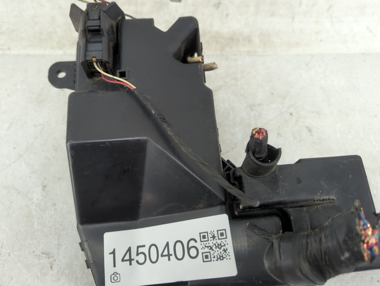 2000-2003 Mitsubishi Galant Fusebox Fuse Box Panel Relay Module P/N:10413-0497 Fits Fits 2000 2001 2002 2003 OEM Used Auto P