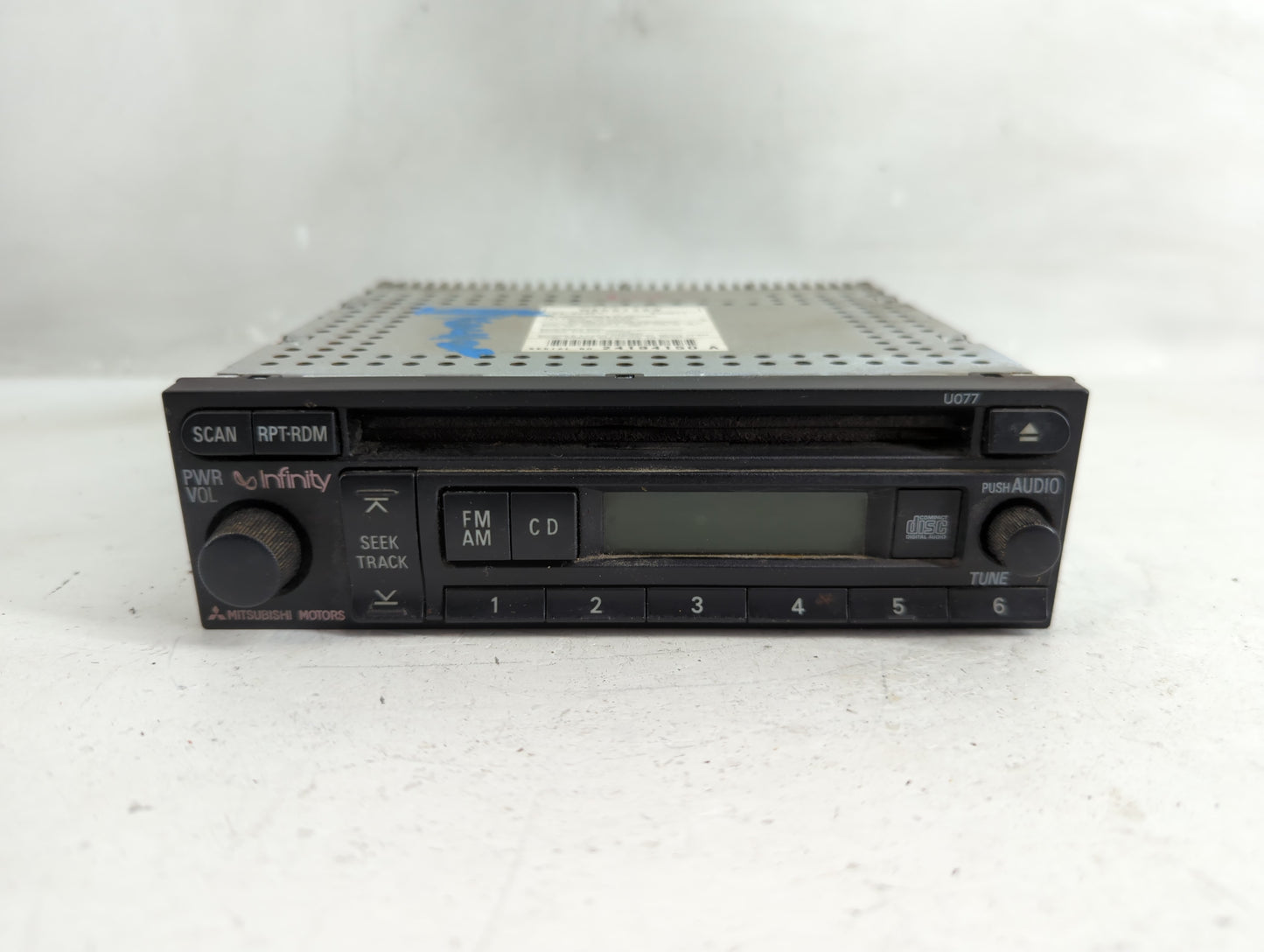2002-2003 Mitsubishi Montero Sport Radio AM FM Cd Player Receiver Replacement Fits Fits 2002 2003 OEM Used Auto Parts - Oemu