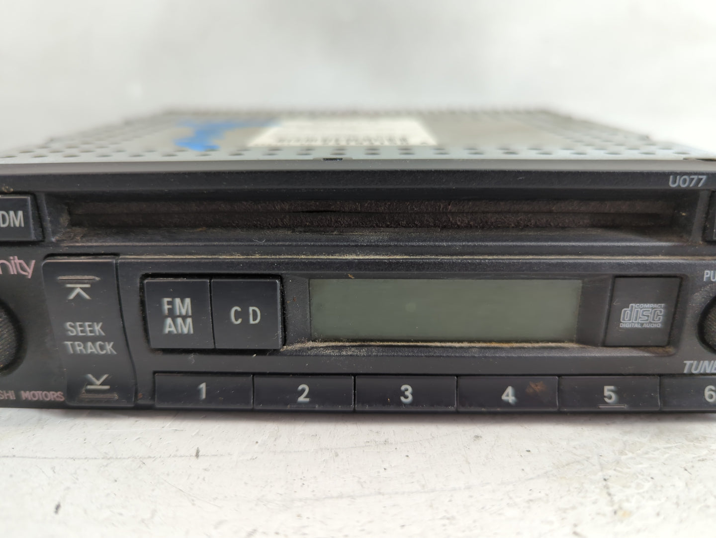 2002-2003 Mitsubishi Montero Sport Radio AM FM Cd Player Receiver Replacement Fits Fits 2002 2003 OEM Used Auto Parts - Oemu