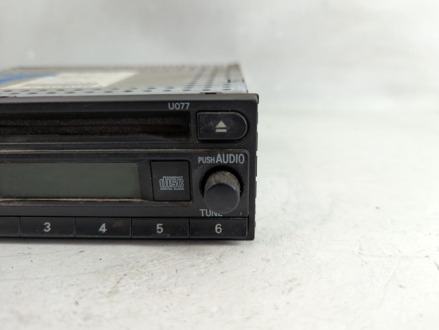 2002-2003 Mitsubishi Montero Sport Radio AM FM Cd Player Receiver Replacement Fits Fits 2002 2003 OEM Used Auto Parts - Oemu