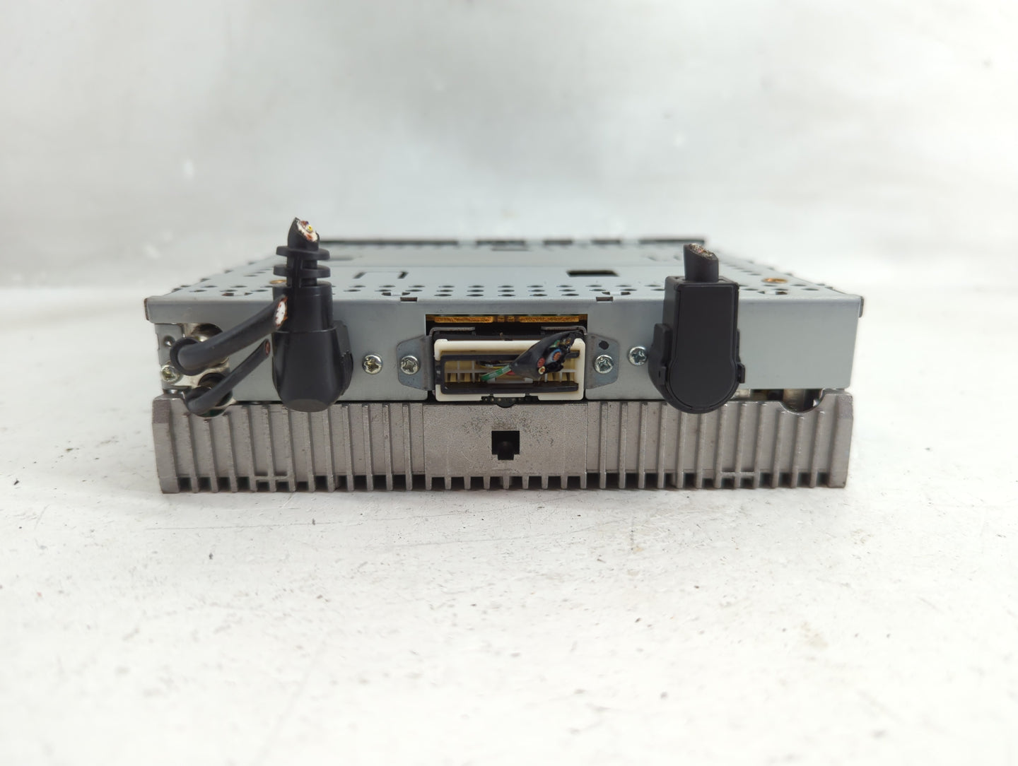 2002-2003 Mitsubishi Montero Sport Radio AM FM Cd Player Receiver Replacement Fits Fits 2002 2003 OEM Used Auto Parts - Oemu