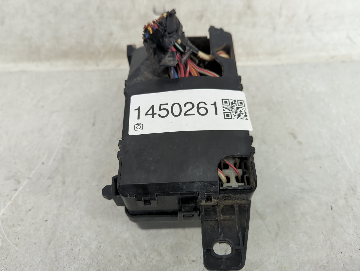 2002 Mitsubishi Montero Sport Fusebox Fuse Box Panel Relay Module P/N:MR268930 Fits OEM Used Auto Parts - Oemusedautoparts1.