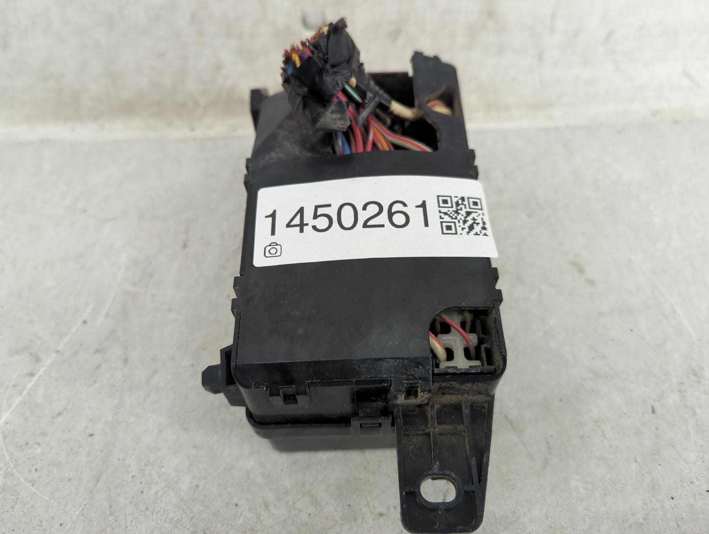 2002 Mitsubishi Montero Sport Fusebox Fuse Box Panel Relay Module P/N:MR268930 Fits OEM Used Auto Parts - Oemusedautoparts1.