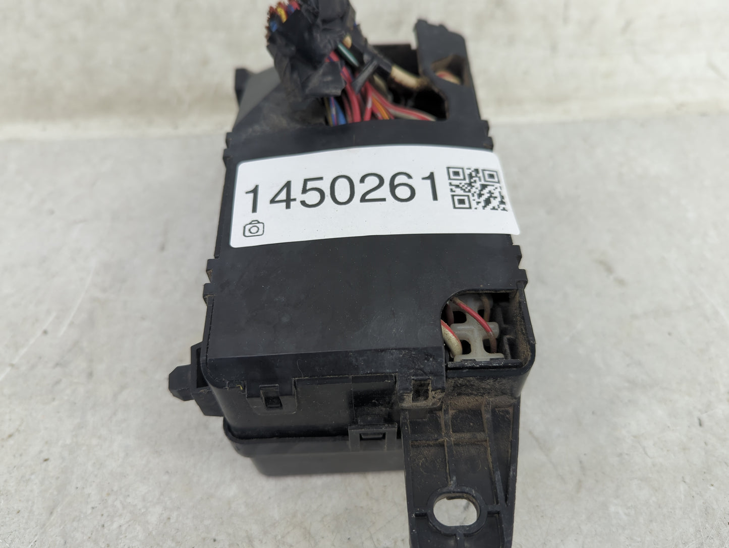 2002 Mitsubishi Montero Sport Fusebox Fuse Box Panel Relay Module P/N:MR268930 Fits OEM Used Auto Parts - Oemusedautoparts1.