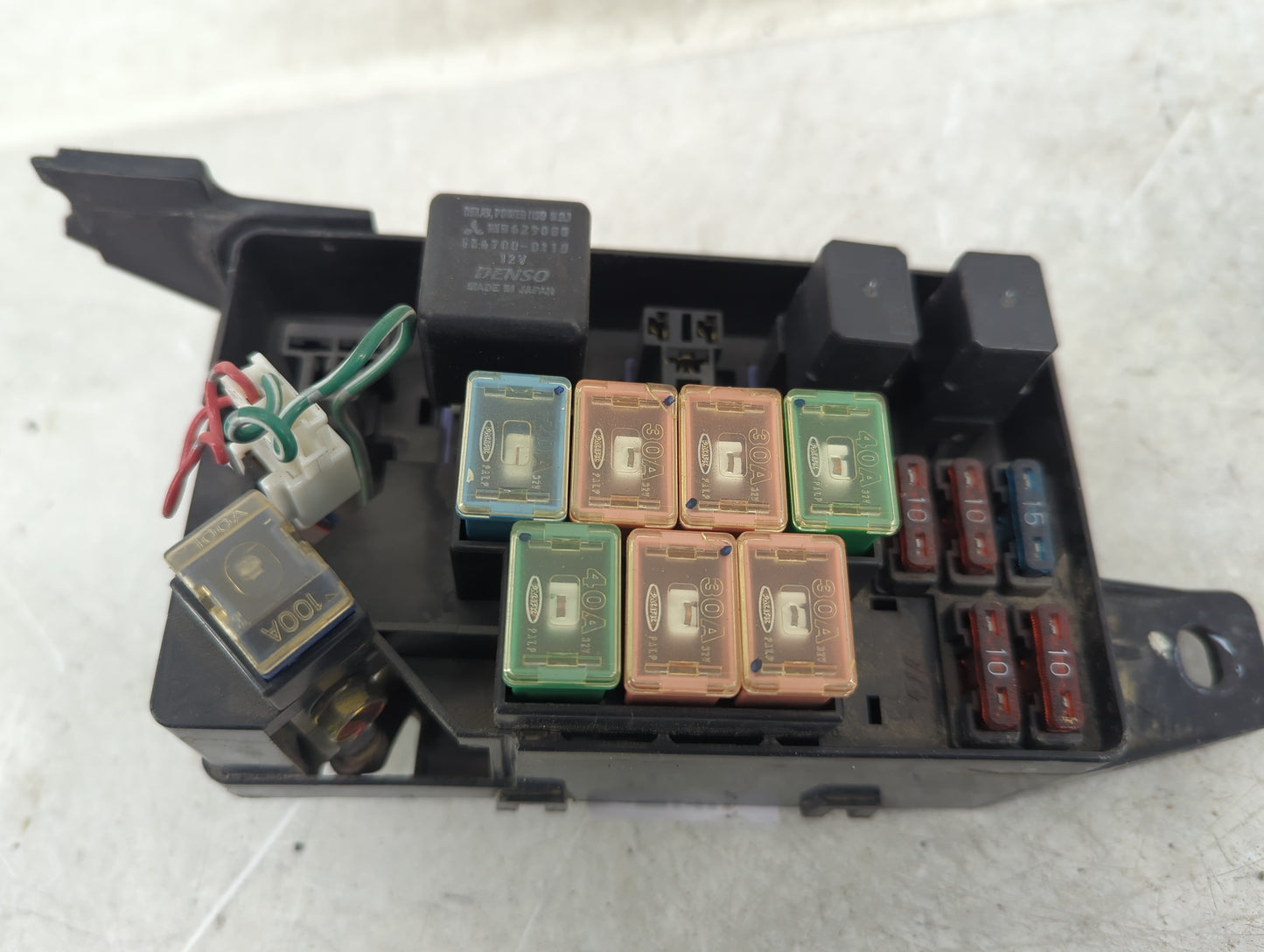 2002 Mitsubishi Montero Sport Fusebox Fuse Box Panel Relay Module P/N:MR268930 Fits OEM Used Auto Parts - Oemusedautoparts1.