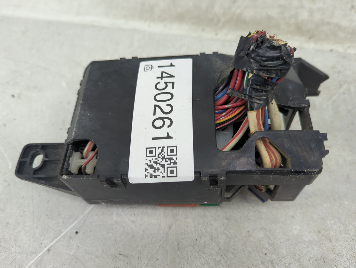 2002 Mitsubishi Montero Sport Fusebox Fuse Box Panel Relay Module P/N:MR268930 Fits OEM Used Auto Parts - Oemusedautoparts1.