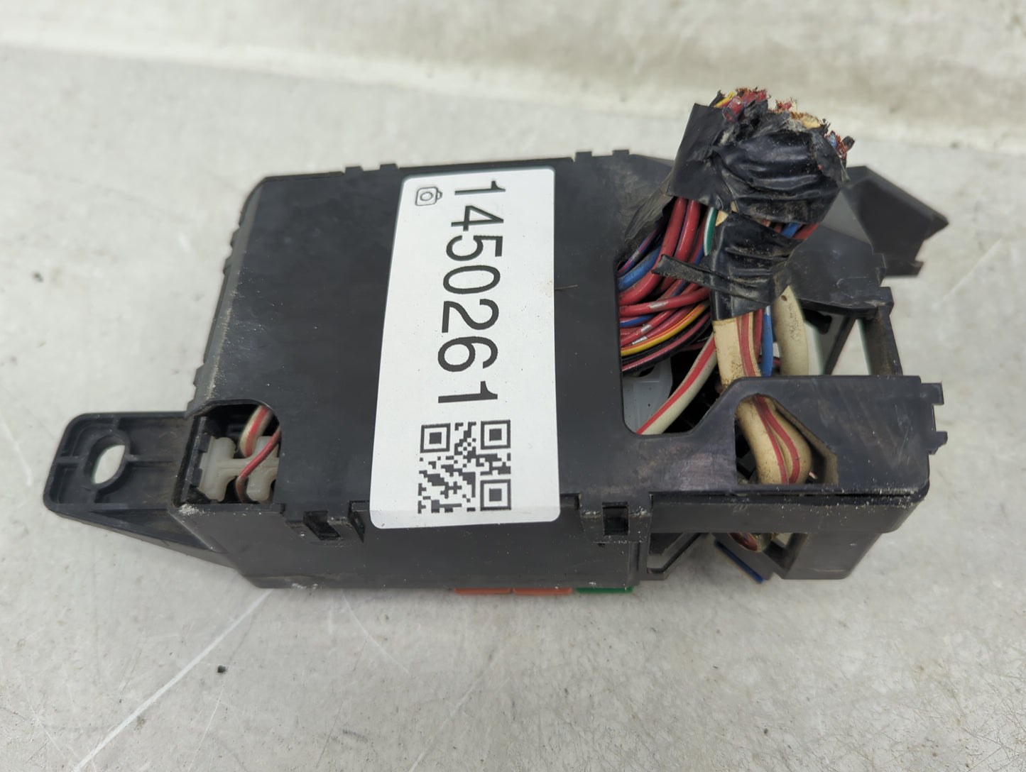 2002 Mitsubishi Montero Sport Fusebox Fuse Box Panel Relay Module P/N:MR268930 Fits OEM Used Auto Parts - Oemusedautoparts1.