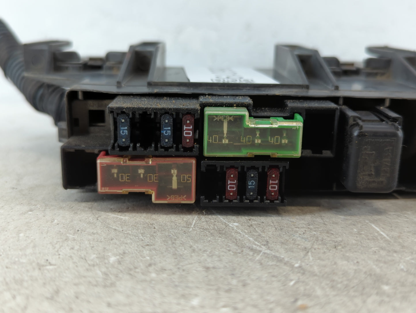 2002-2006 Nissan Altima Fusebox Fuse Box Panel Relay Module P/N:24382-8J010 Fits Fits 2002 2003 2004 2005 2006 OEM Used Auto
