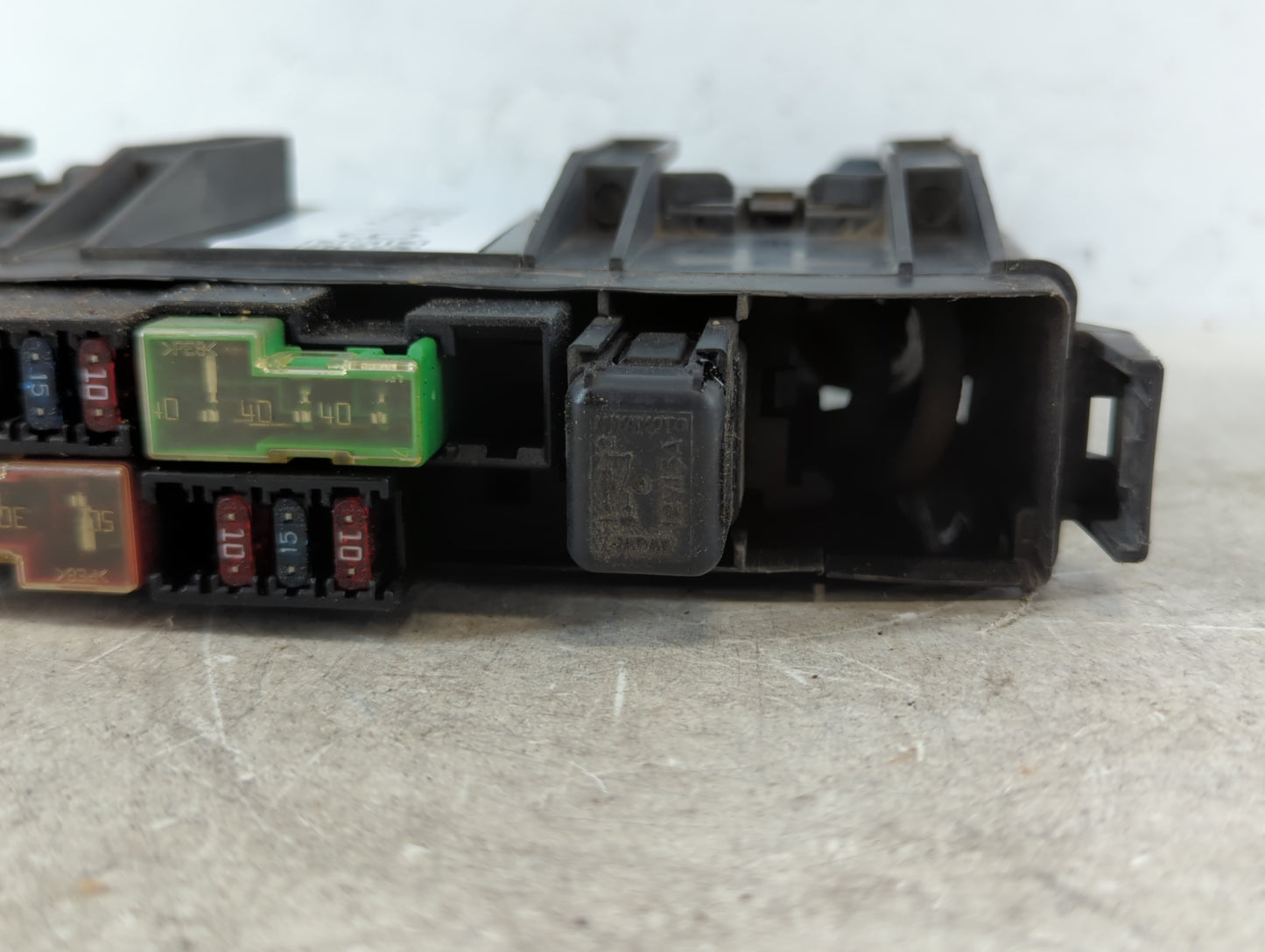2002-2006 Nissan Altima Fusebox Fuse Box Panel Relay Module P/N:24382-8J010 Fits Fits 2002 2003 2004 2005 2006 OEM Used Auto
