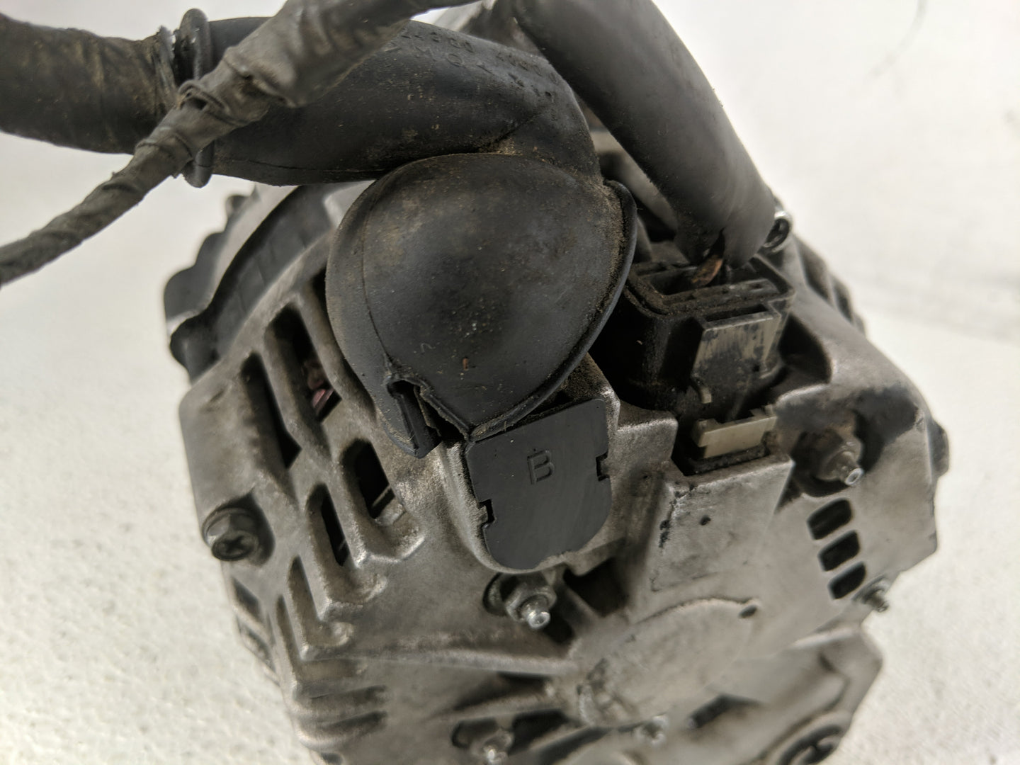 2002-2005 Nissan Altima Alternator Replacement Generator Charging Assembly Engine OEM Fits Fits 2002 2003 2004 2005 OEM Used