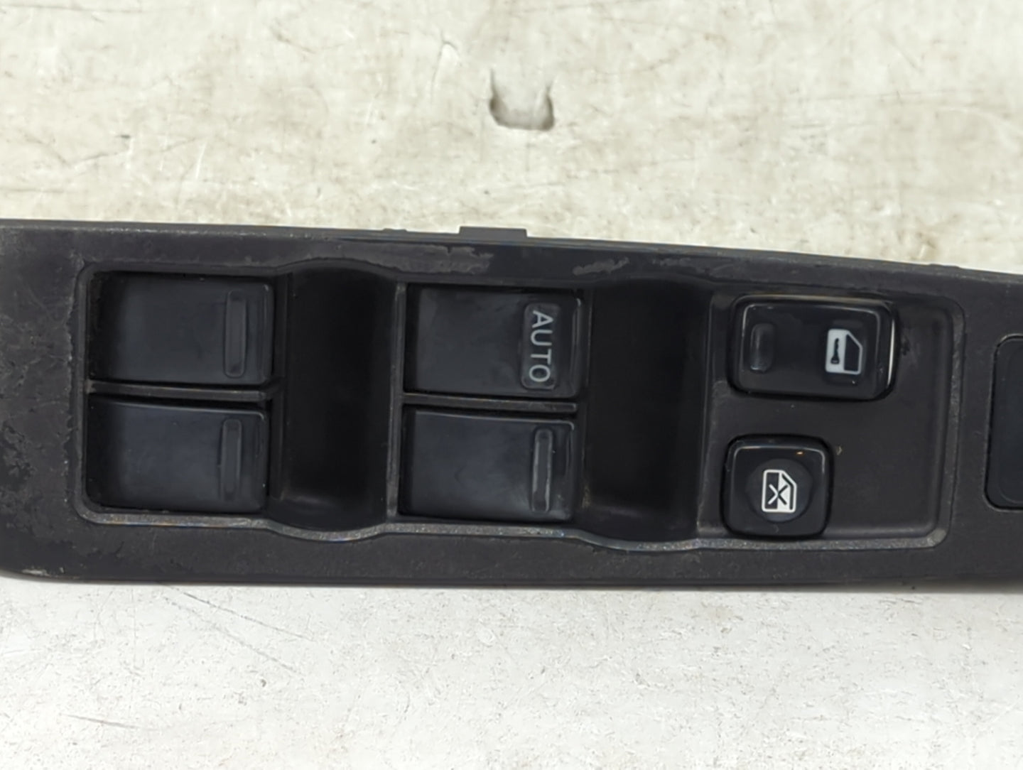 2002 Nissan Altima Master Power Window Switch Replacement Driver Side Left P/N:16576-8J0 Fits OEM Used Auto Parts - Oemuseda