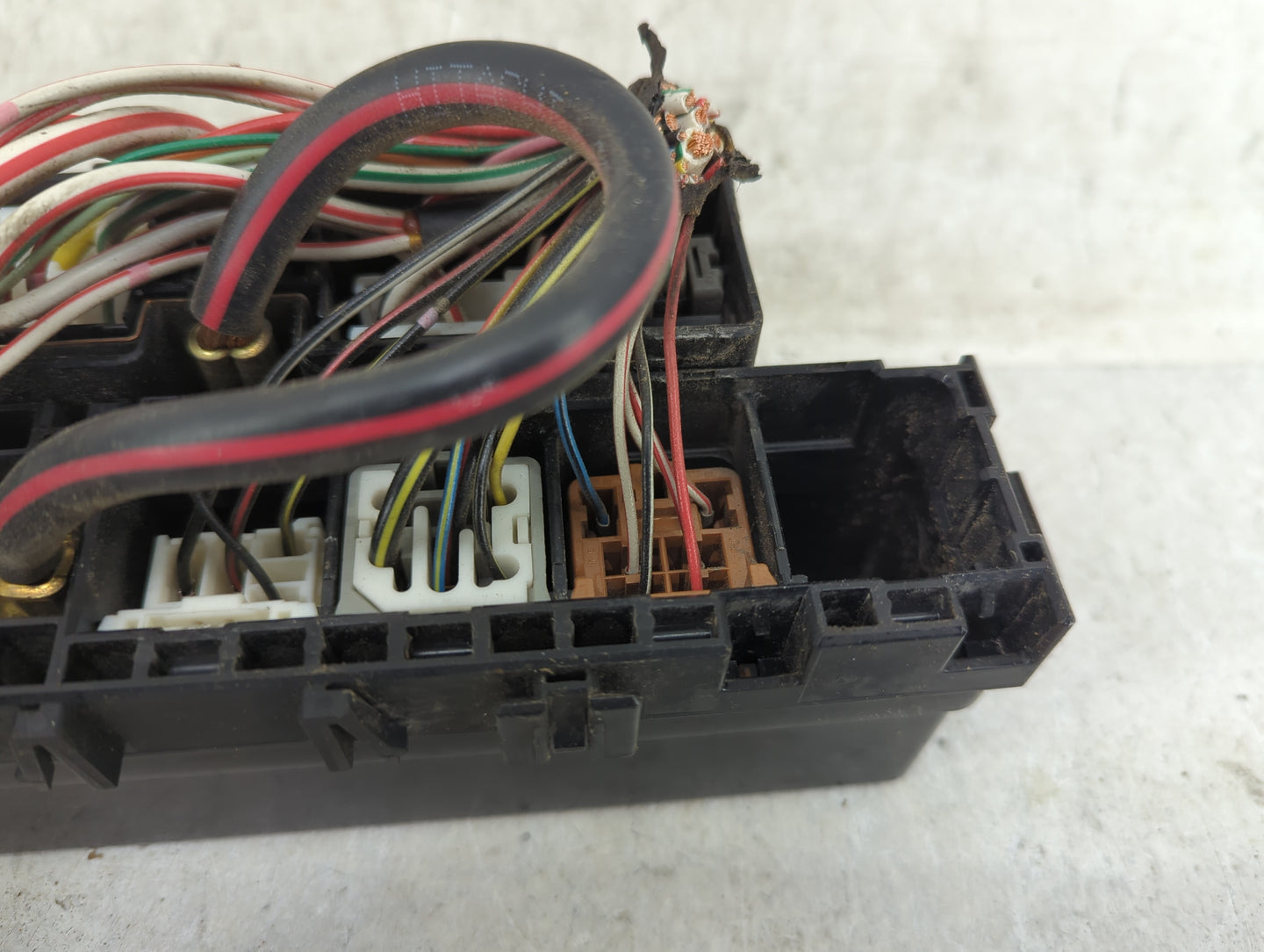 2001-2004 Nissan Pathfinder Fusebox Fuse Box Panel Relay Module Fits Fits 2001 2002 2003 2004 OEM Used Auto Parts - Oemuseda