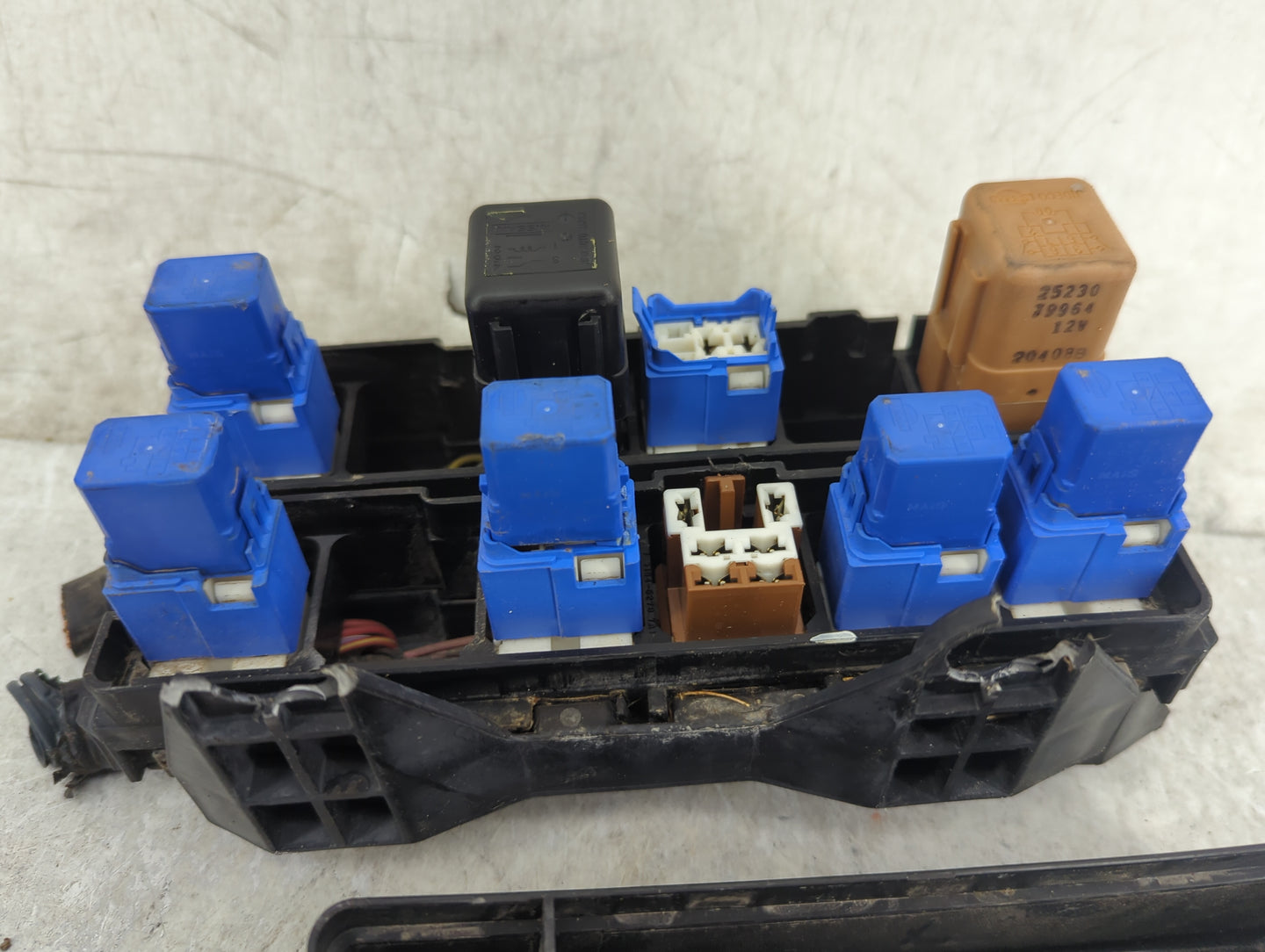 2001-2004 Nissan Pathfinder Fusebox Fuse Box Panel Relay Module P/N:7154-3080 Fits Fits 2001 2002 2003 2004 OEM Used Auto Pa