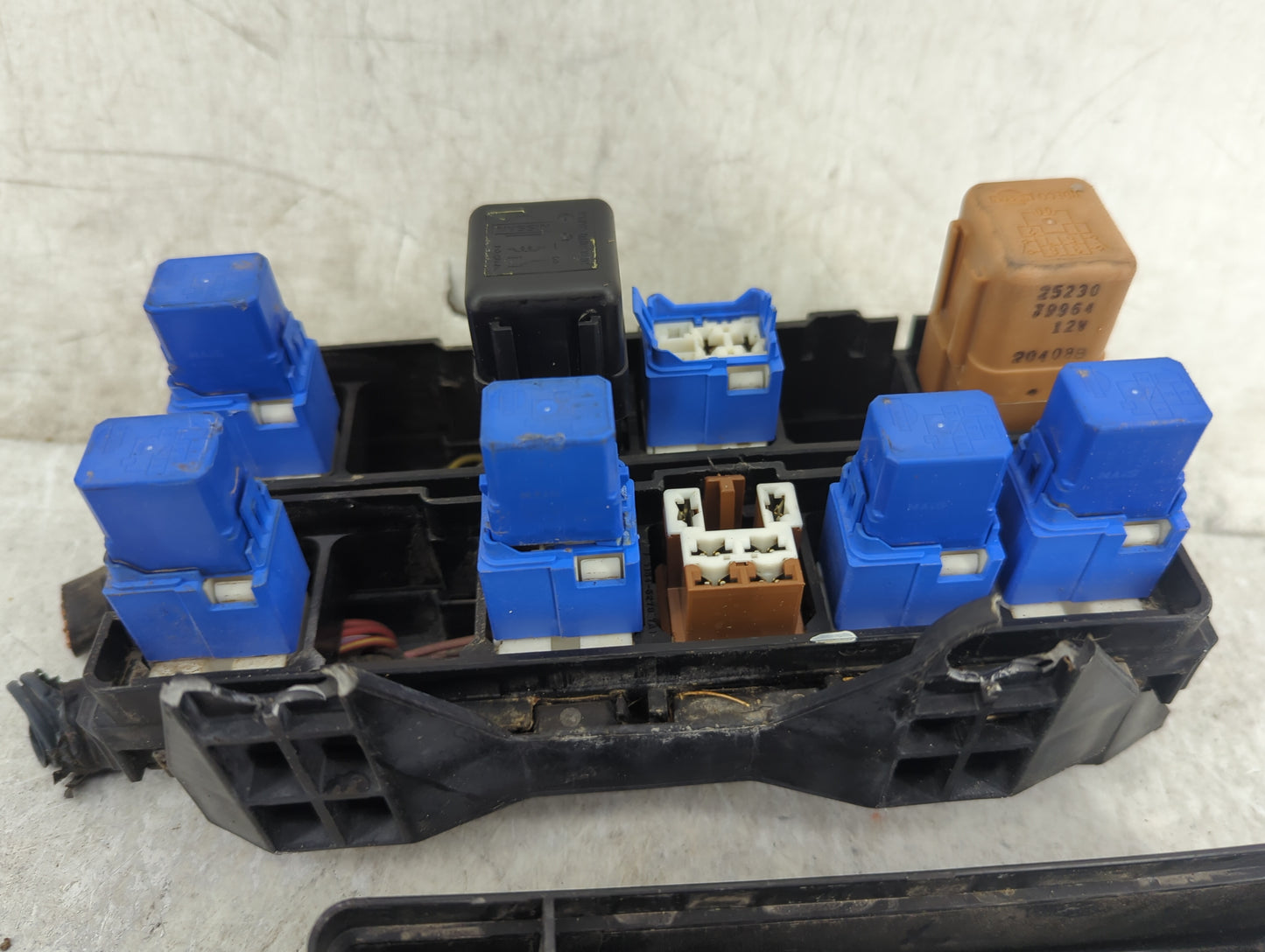 2001-2004 Nissan Pathfinder Fusebox Fuse Box Panel Relay Module P/N:7154-3080 Fits Fits 2001 2002 2003 2004 OEM Used Auto Pa