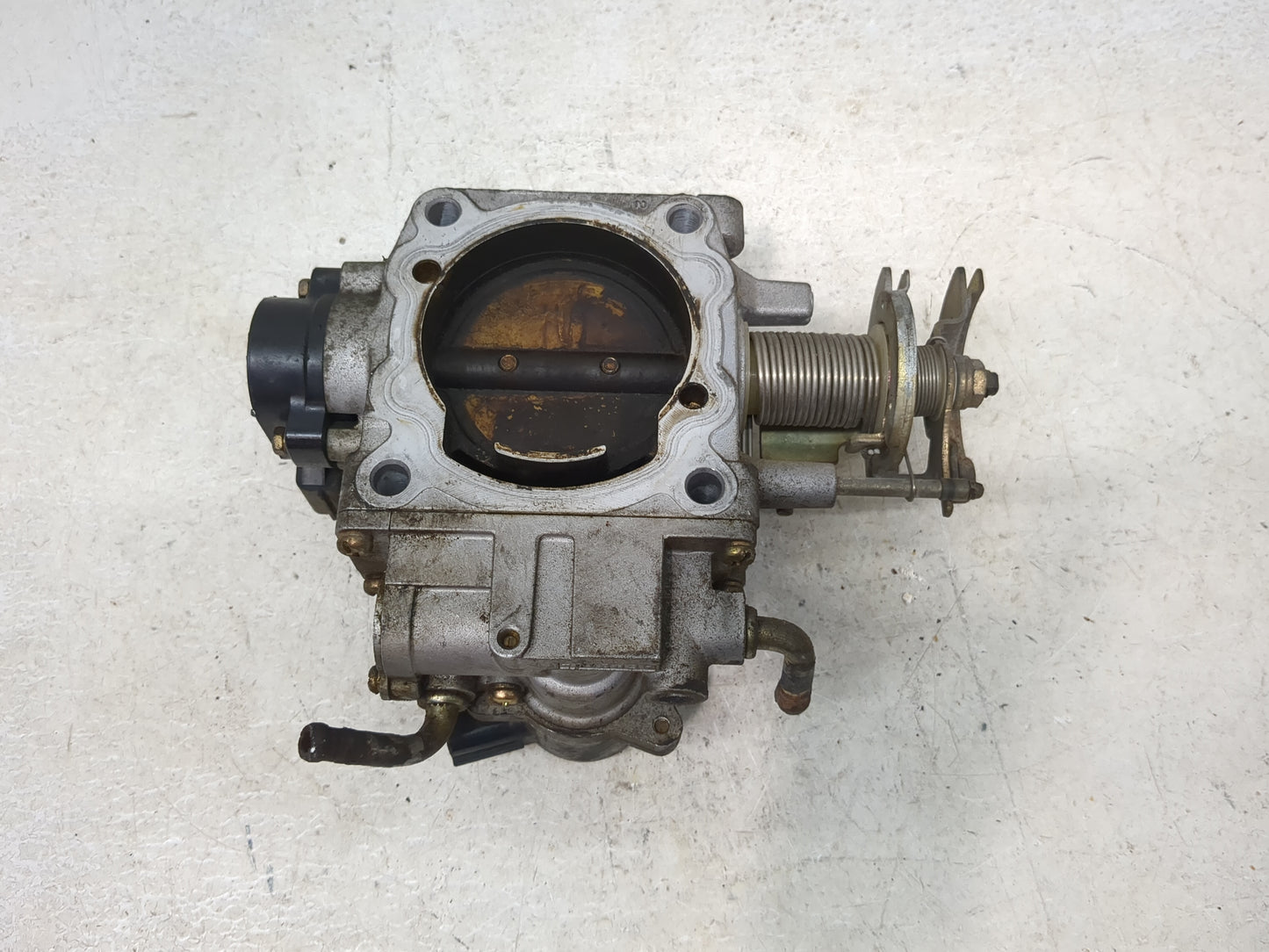 2001-2002 Nissan Pathfinder Throttle Body Fits Fits 2001 2002 2003 OEM Used Auto Parts - Oemusedautoparts1.com