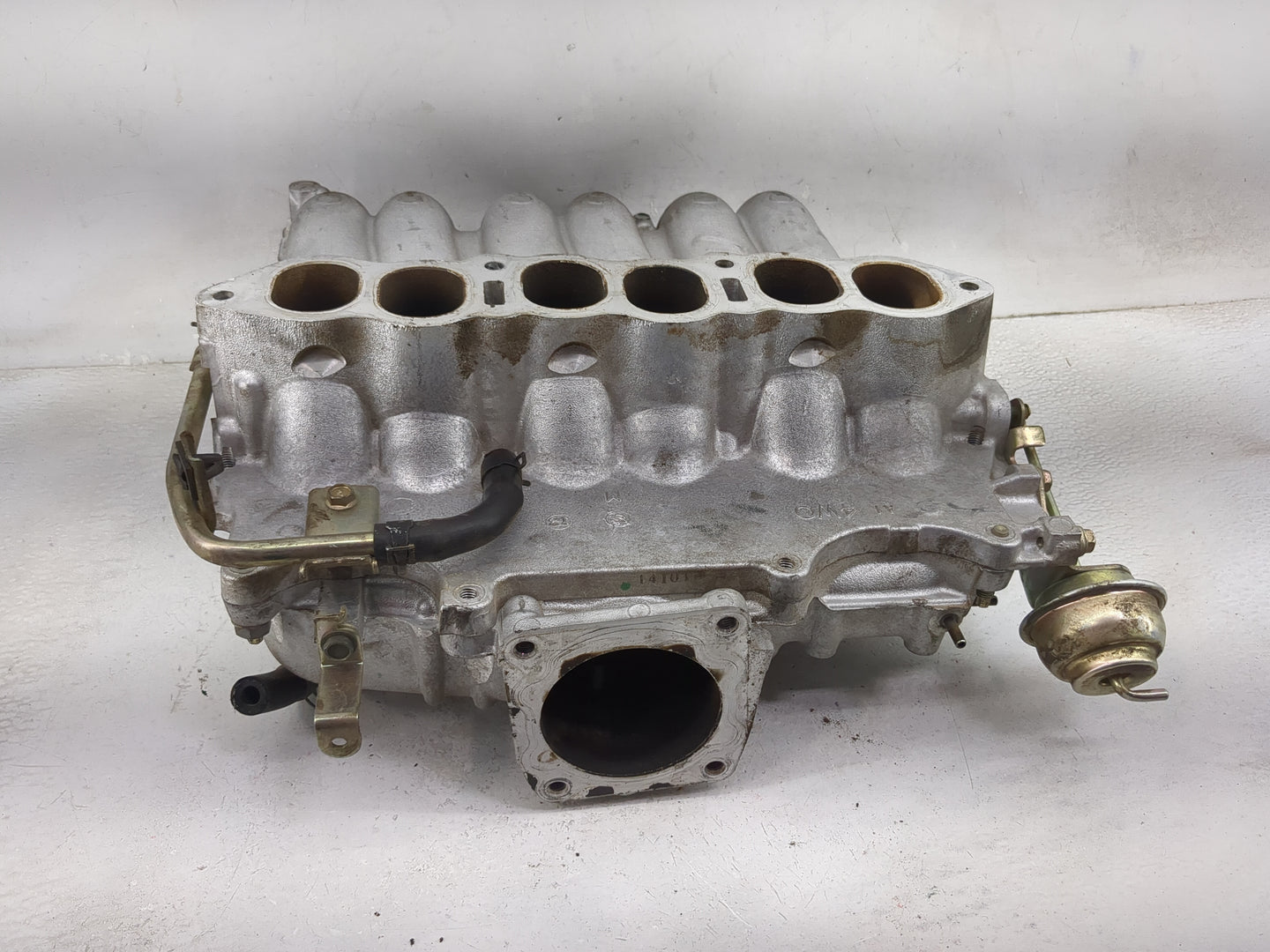 2001-2002 Nissan Pathfinder Air Intake Manifold Fits Fits 2001 2002 2003 OEM Used Auto Parts - Oemusedautoparts1.com