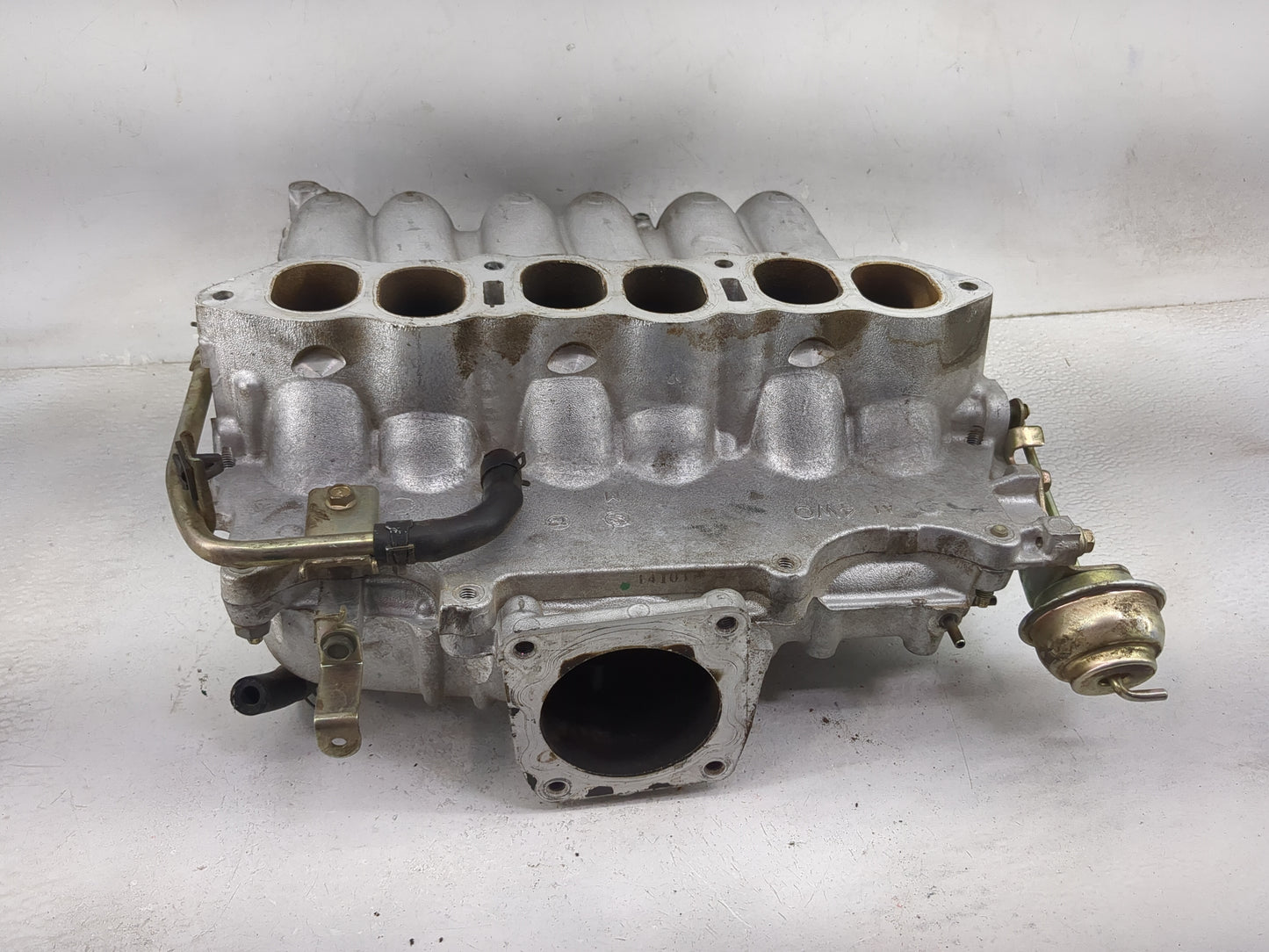 2001-2002 Nissan Pathfinder Air Intake Manifold Fits Fits 2001 2002 2003 OEM Used Auto Parts - Oemusedautoparts1.com