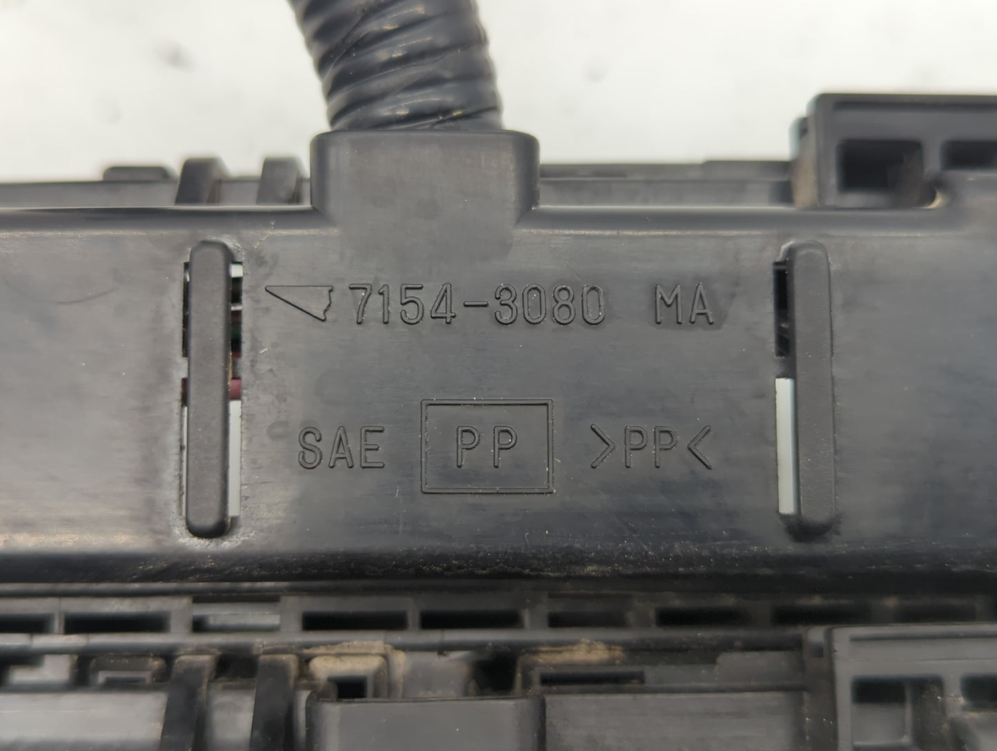 2001-2004 Nissan Pathfinder Fusebox Fuse Box Panel Relay Module P/N:7154-3080 Fits Fits 2001 2002 2003 2004 OEM Used Auto Pa