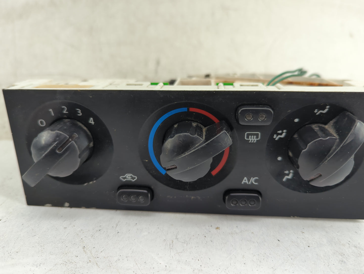 2002 Nissan Xterra Climate Control Module Temperature AC/Heater Replacement Fits OEM Used Auto Parts - Oemusedautoparts1.com