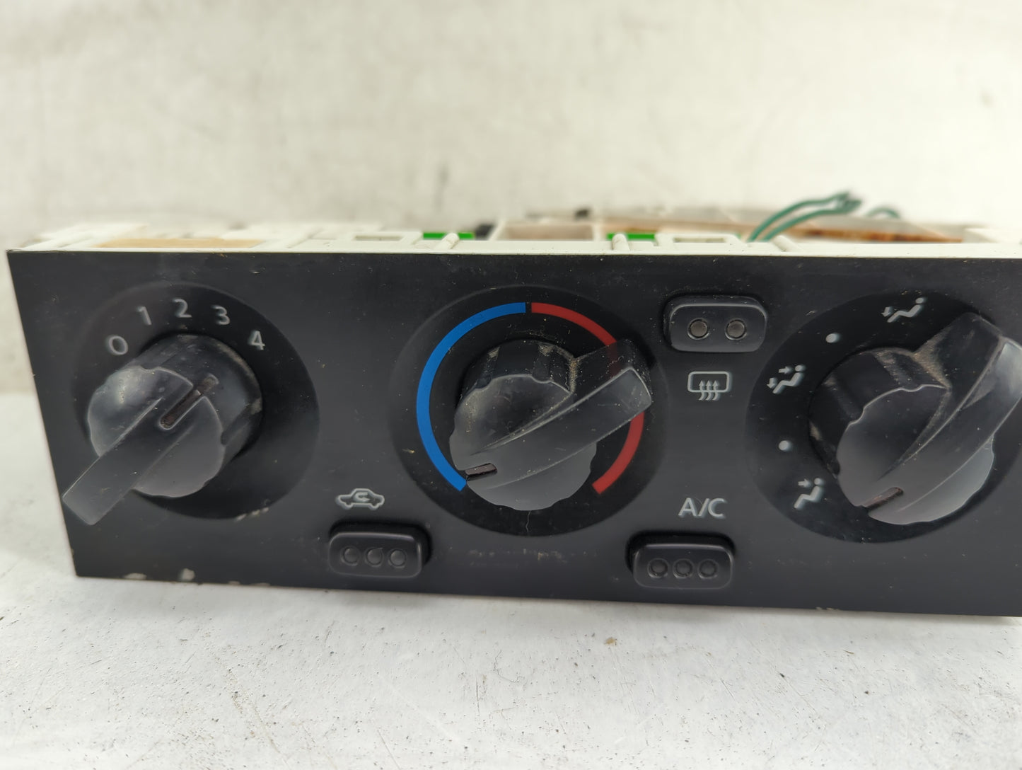 2002 Nissan Xterra Climate Control Module Temperature AC/Heater Replacement Fits OEM Used Auto Parts - Oemusedautoparts1.com