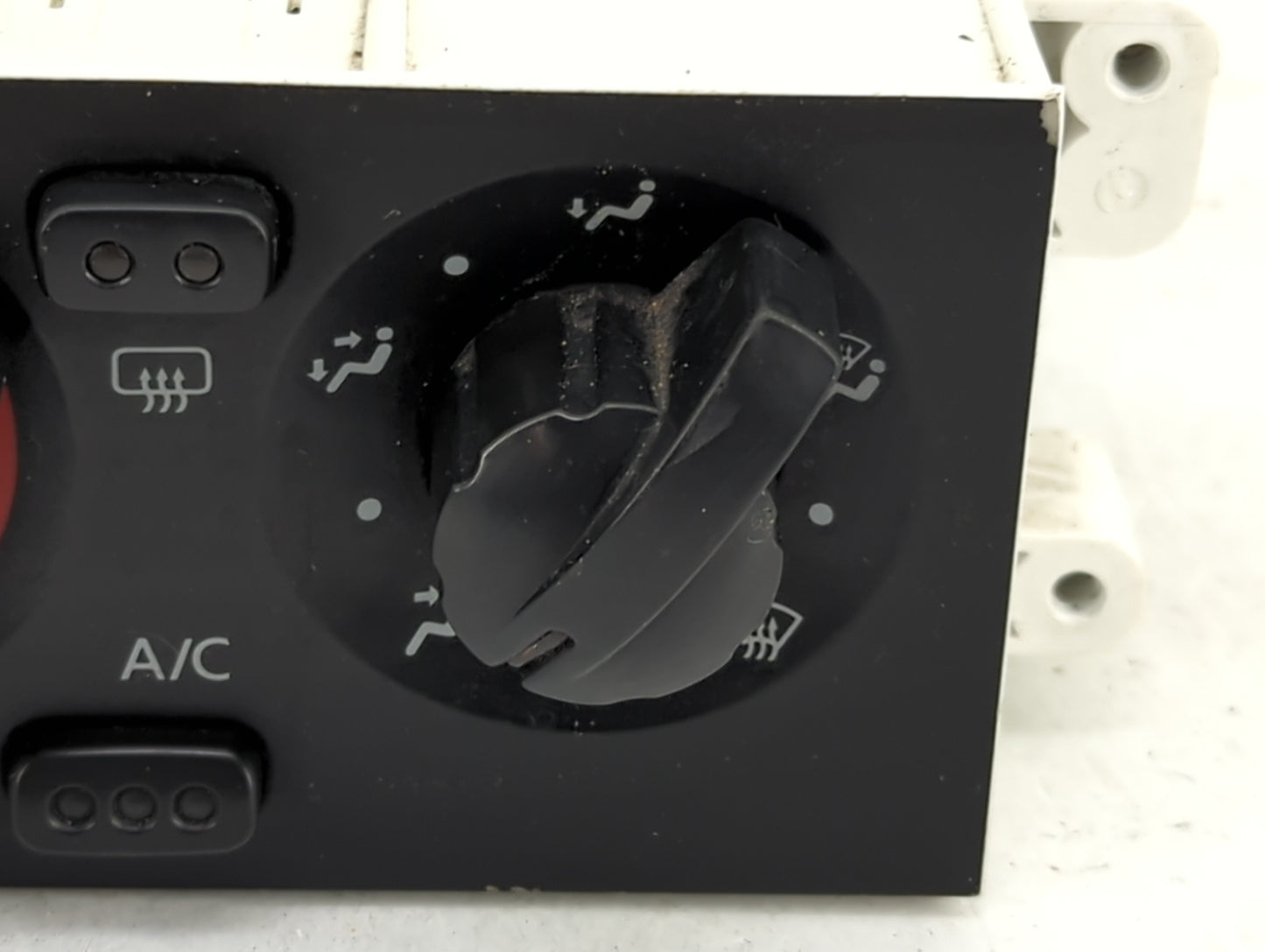 2002 Nissan Xterra Climate Control Module Temperature AC/Heater Replacement Fits OEM Used Auto Parts - Oemusedautoparts1.com