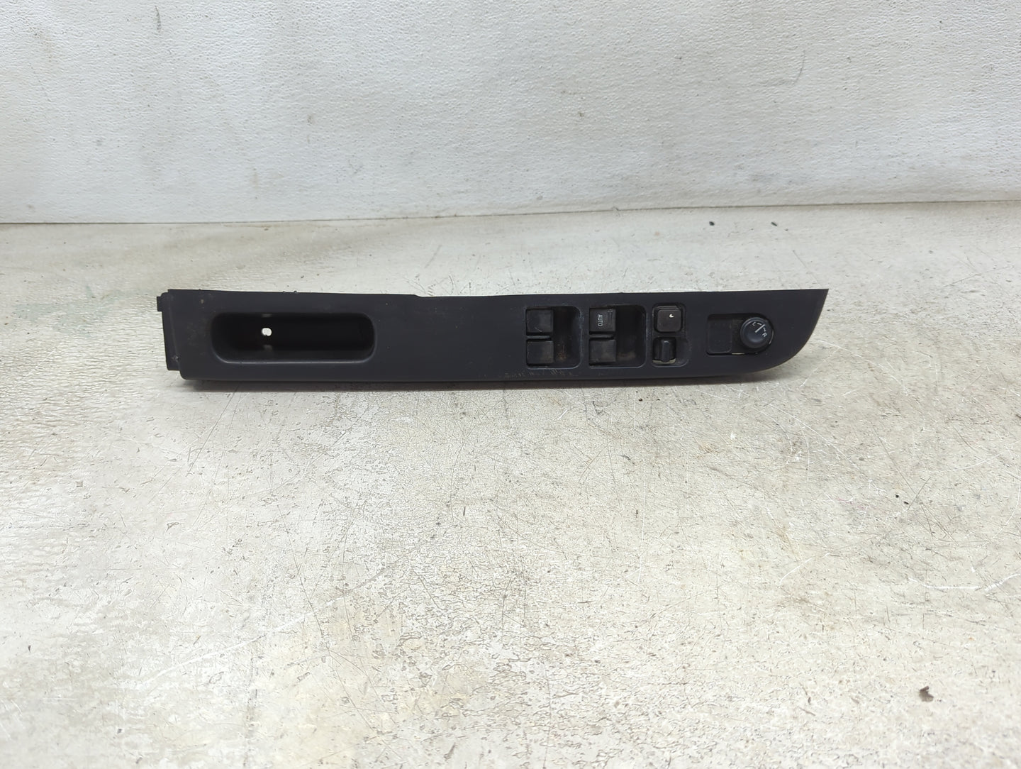 2000-2004 Nissan Xterra Master Power Window Switch Replacement Driver Side Left P/N:25401 9E000 Fits OEM Used Auto Parts - O