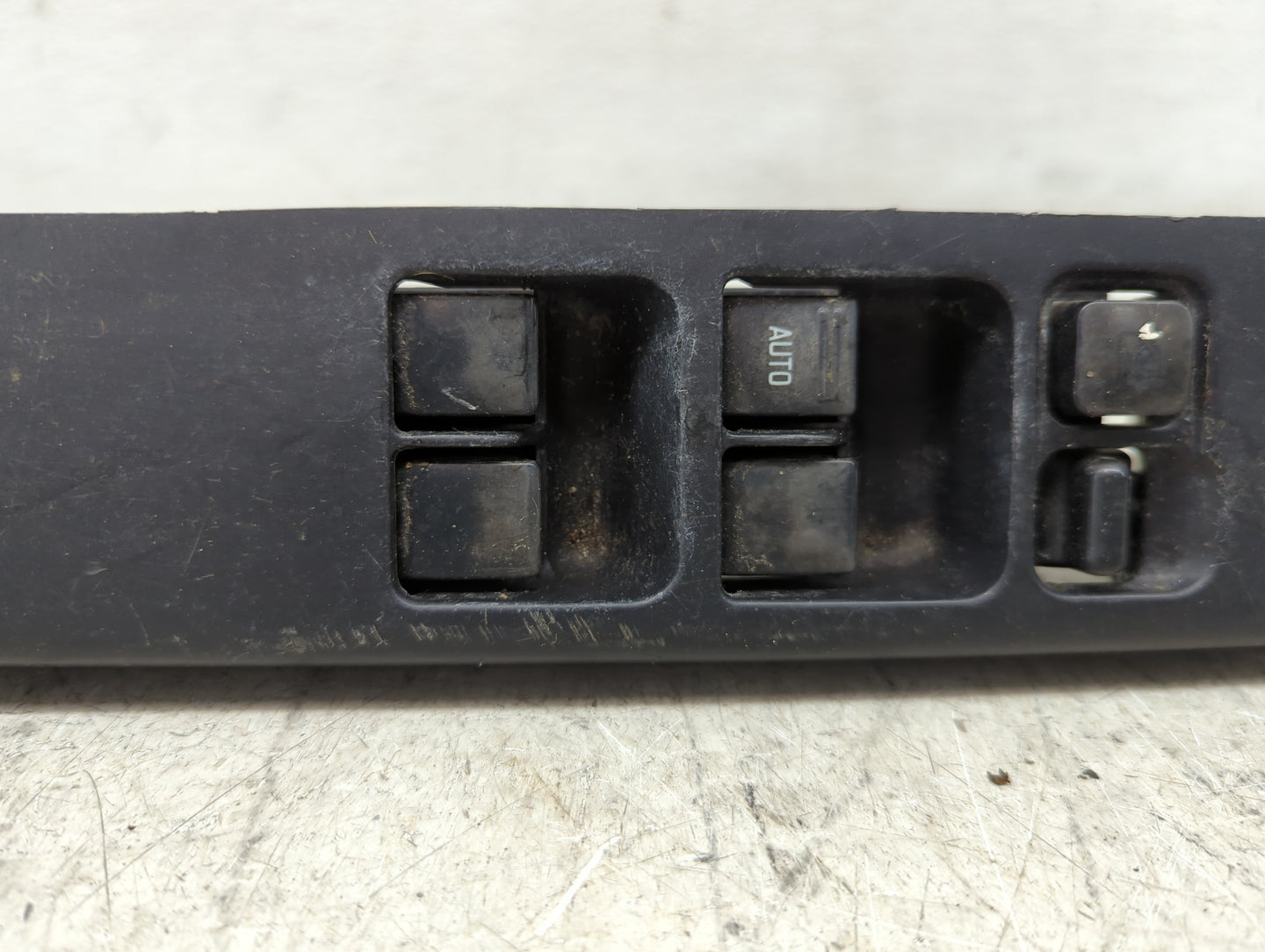 2000-2004 Nissan Xterra Master Power Window Switch Replacement Driver Side Left P/N:25401 9E000 Fits OEM Used Auto Parts - O