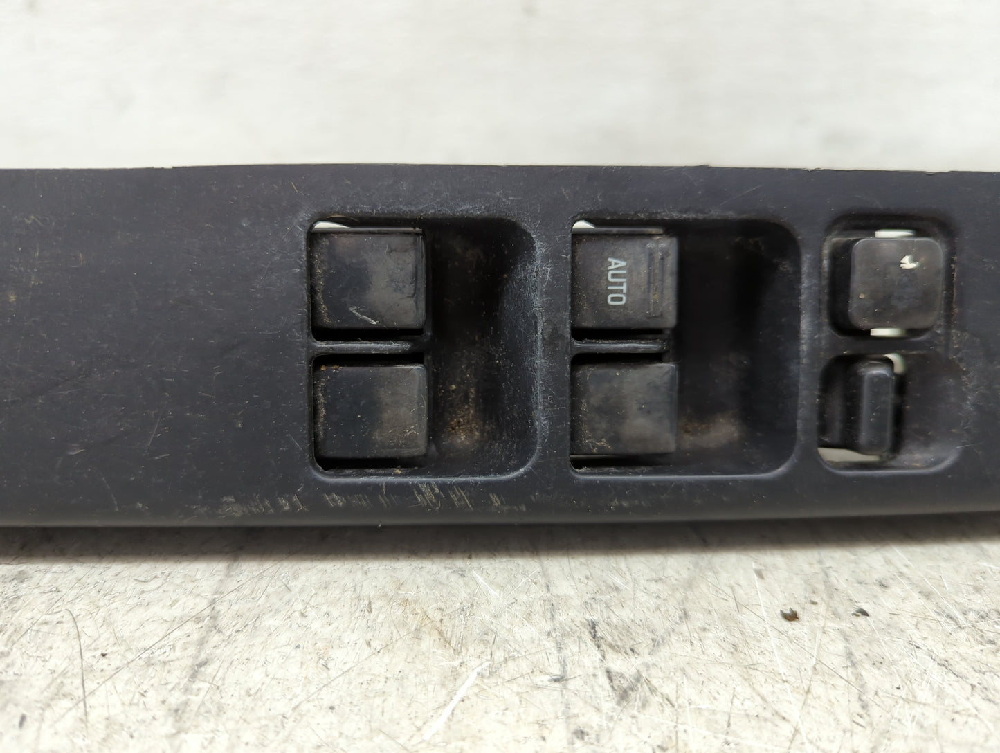 2000-2004 Nissan Xterra Master Power Window Switch Replacement Driver Side Left P/N:25401 9E000 Fits OEM Used Auto Parts - O