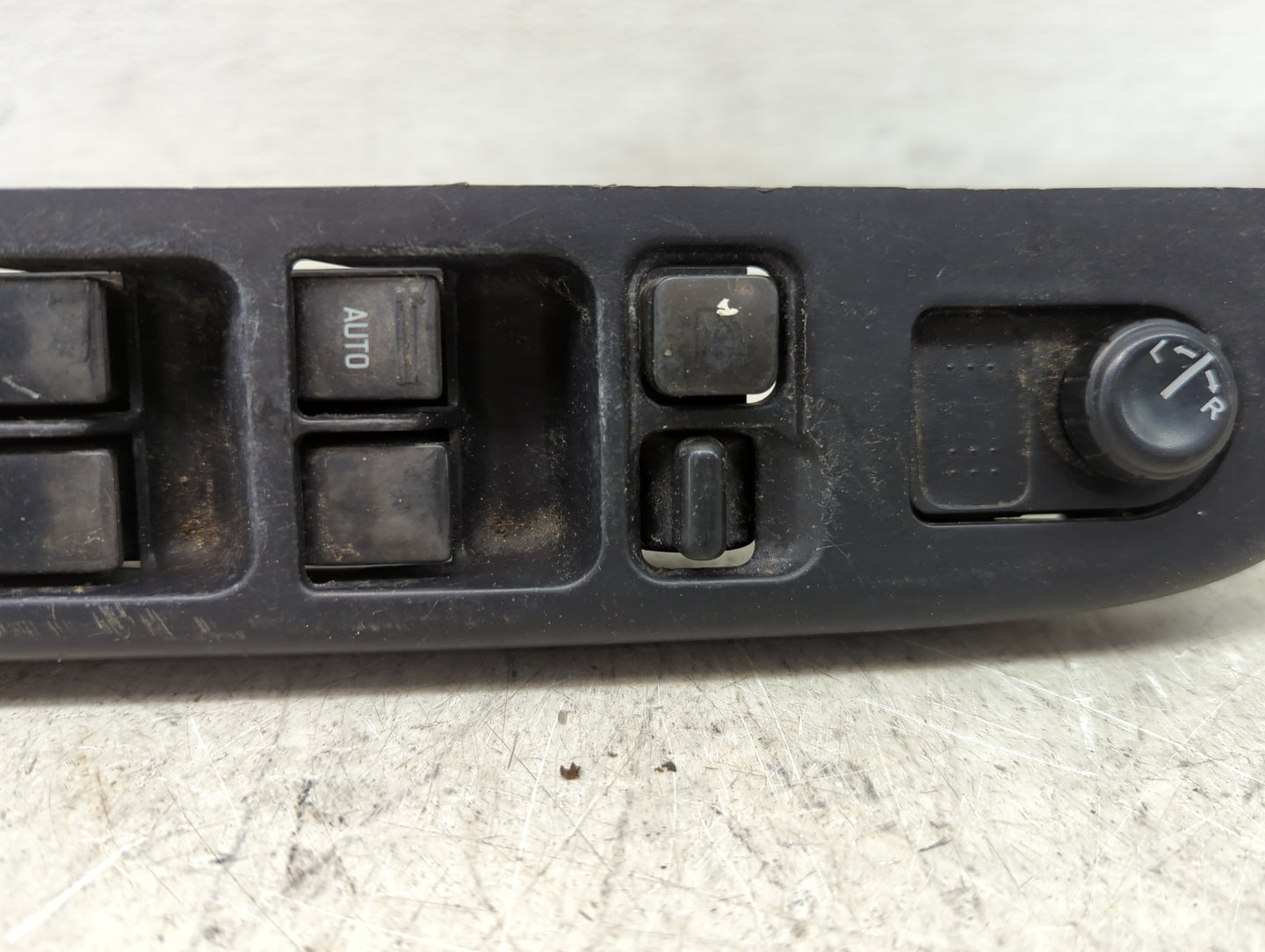 2000-2004 Nissan Xterra Master Power Window Switch Replacement Driver Side Left P/N:25401 9E000 Fits OEM Used Auto Parts - O
