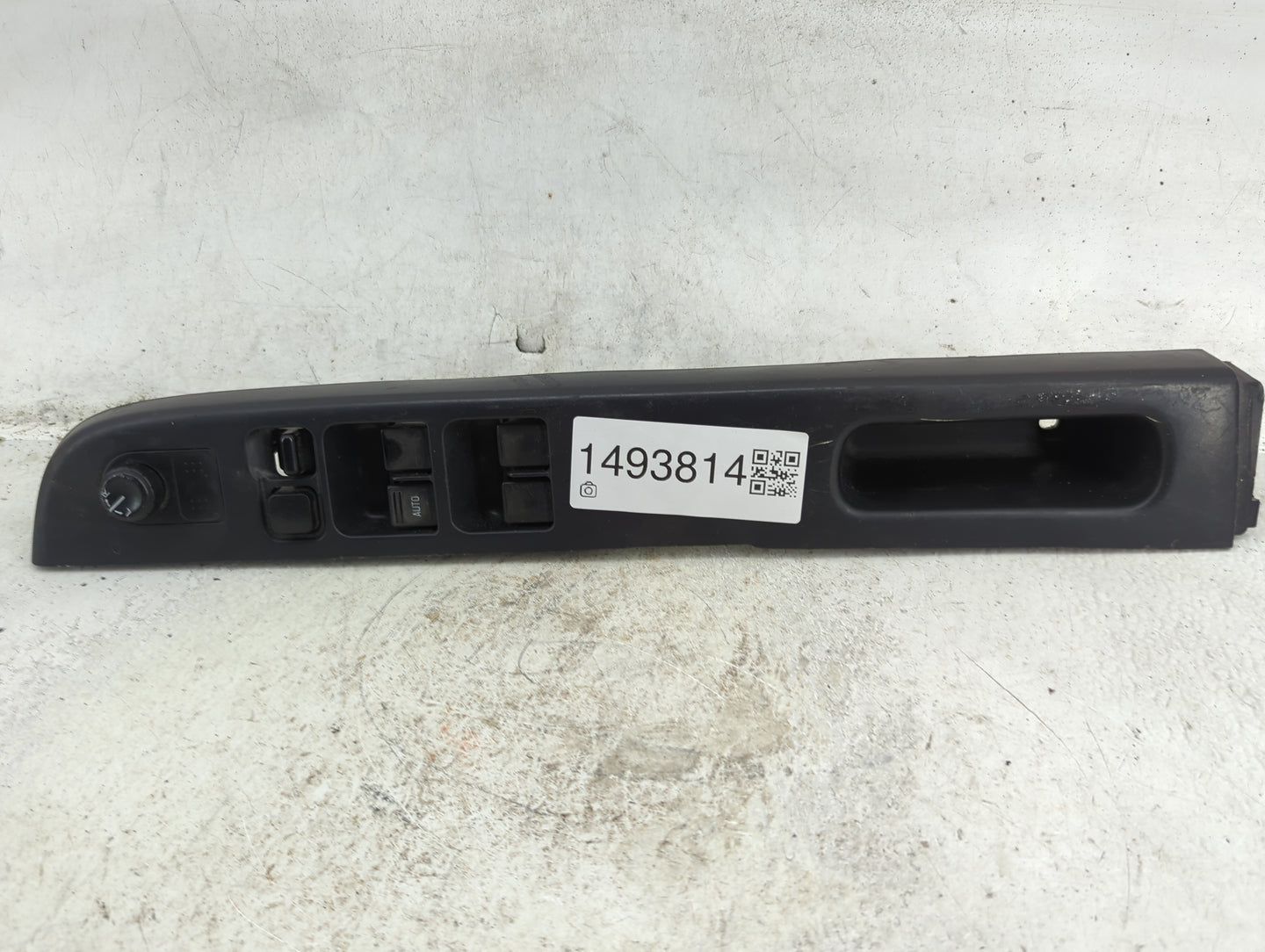 2000-2004 Nissan Xterra Master Power Window Switch Replacement Driver Side Left P/N:25401 9E000 Fits OEM Used Auto Parts - O