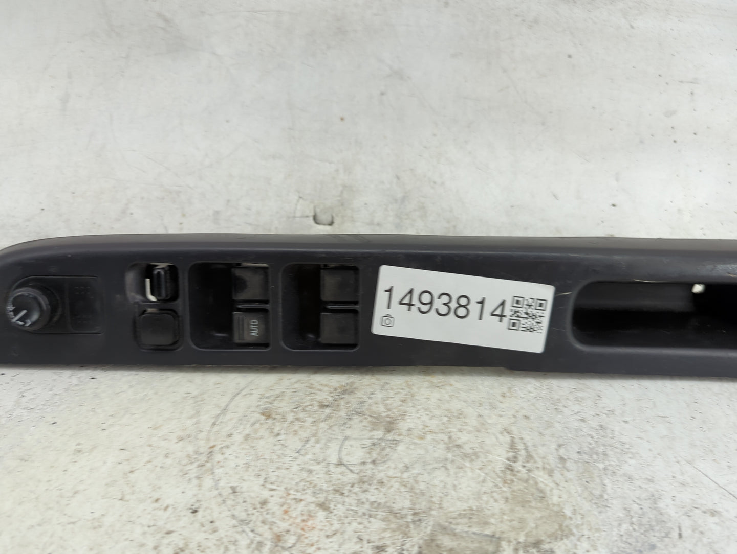 2000-2004 Nissan Xterra Master Power Window Switch Replacement Driver Side Left P/N:25401 9E000 Fits OEM Used Auto Parts - O