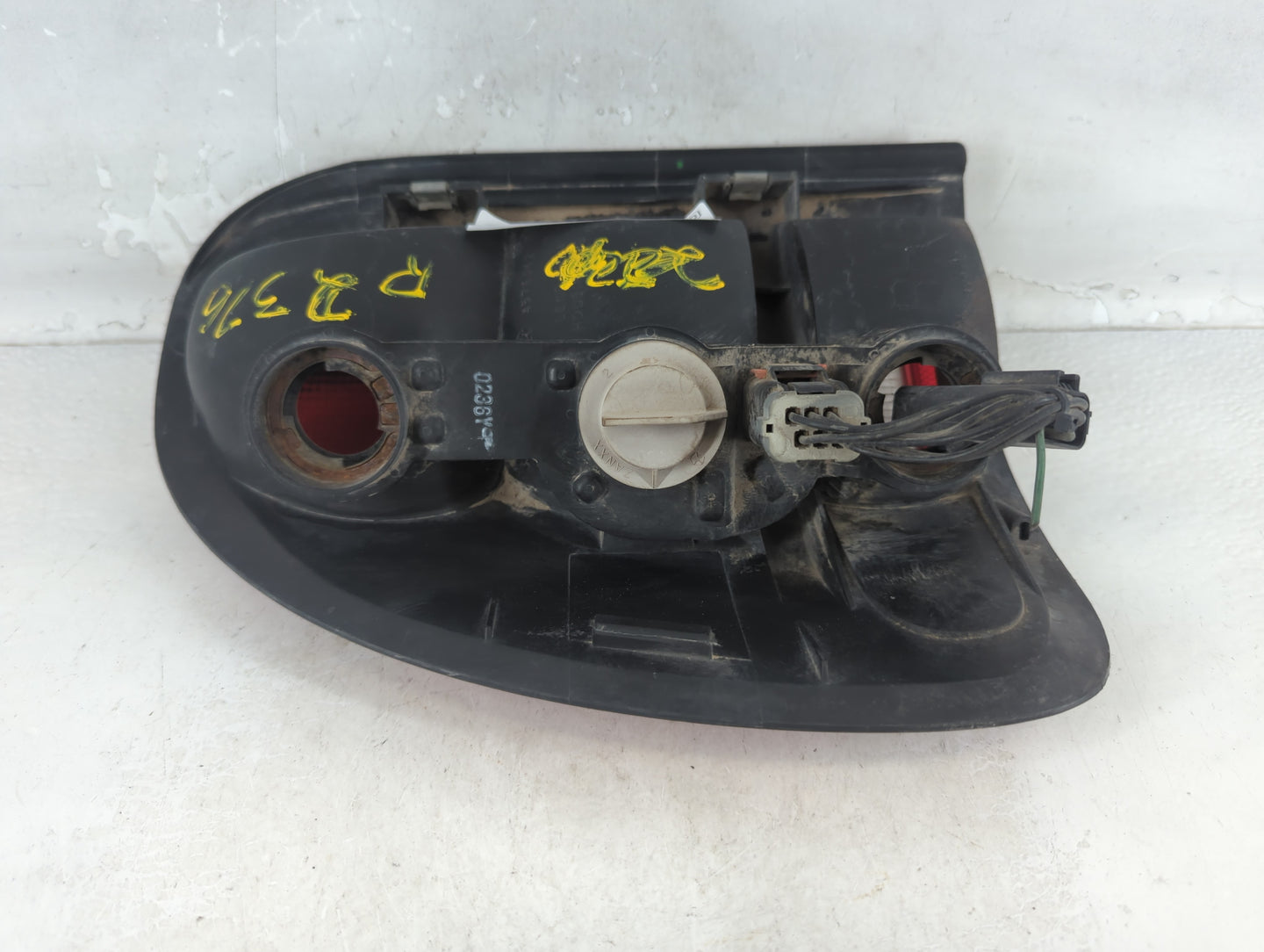 1999-2004 Oldsmobile Alero Tail Light Assembly Passenger Right OEM P/N:4576362 Fits Fits 1999 2000 2001 2002 2003 2004 OEM U