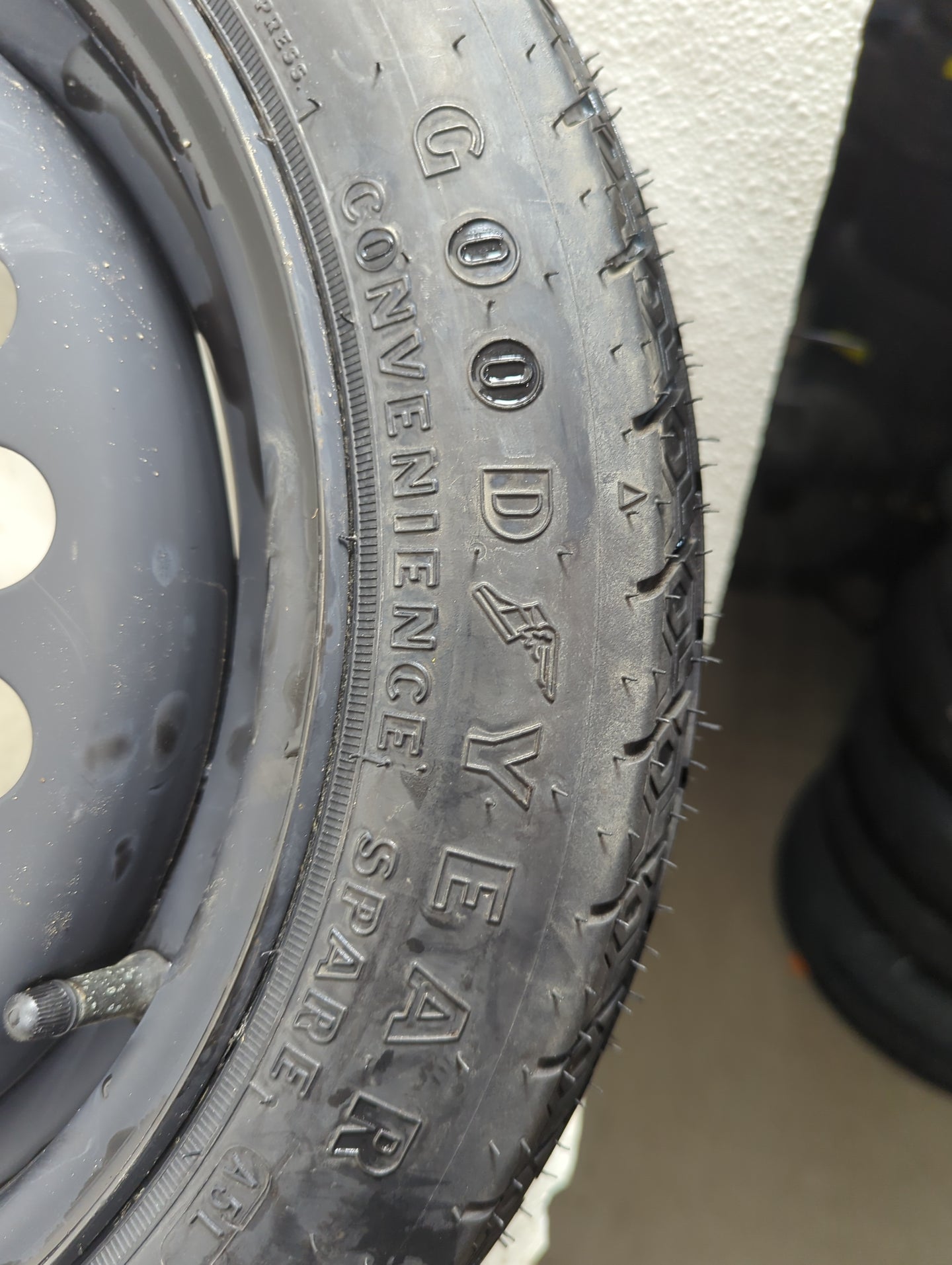 1999-2004 Oldsmobile Alero Spare Donut Tire Wheel Rim Oem - Oemusedautoparts1.com