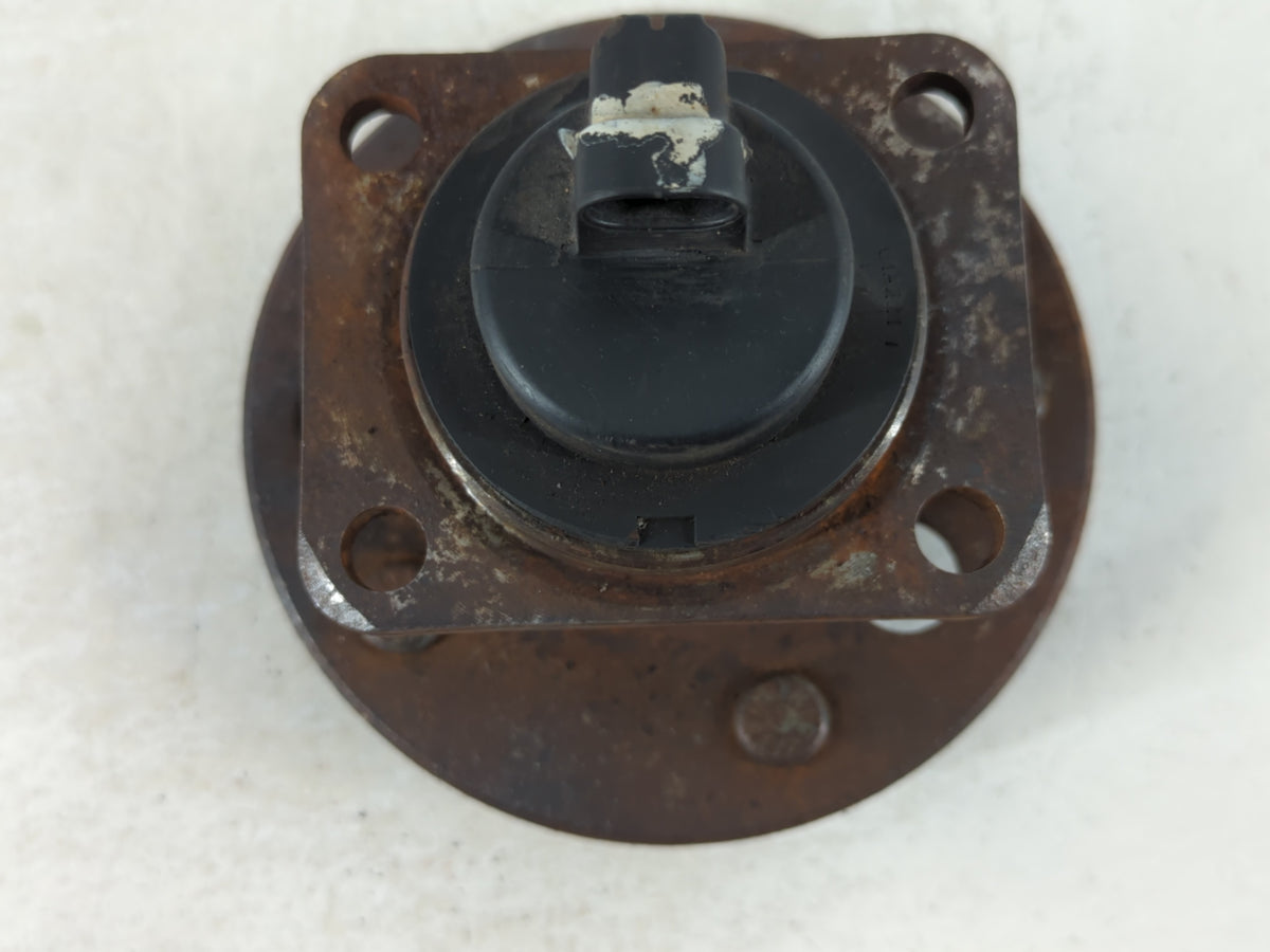 1999-2004 Oldsmobile Alero Driver Front Wheel Hub Oem 700717 - Oemusedautoparts1.com