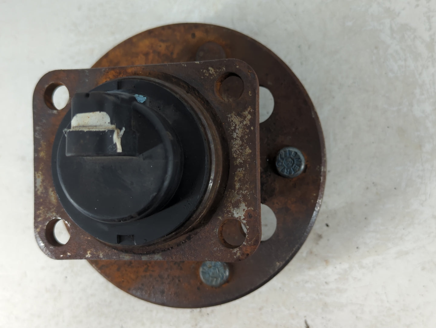 1999-2004 Oldsmobile Alero Driver Front Wheel Hub Oem 700720 - Oemusedautoparts1.com