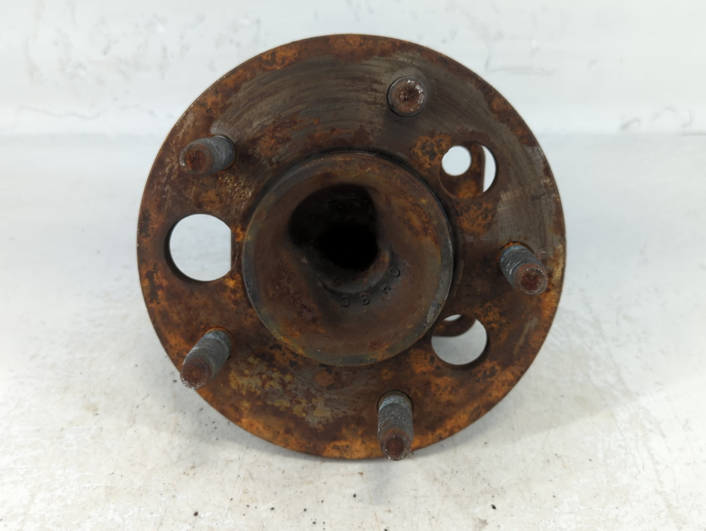 1999-2004 Oldsmobile Alero Driver Front Wheel Hub Oem 700720 - Oemusedautoparts1.com