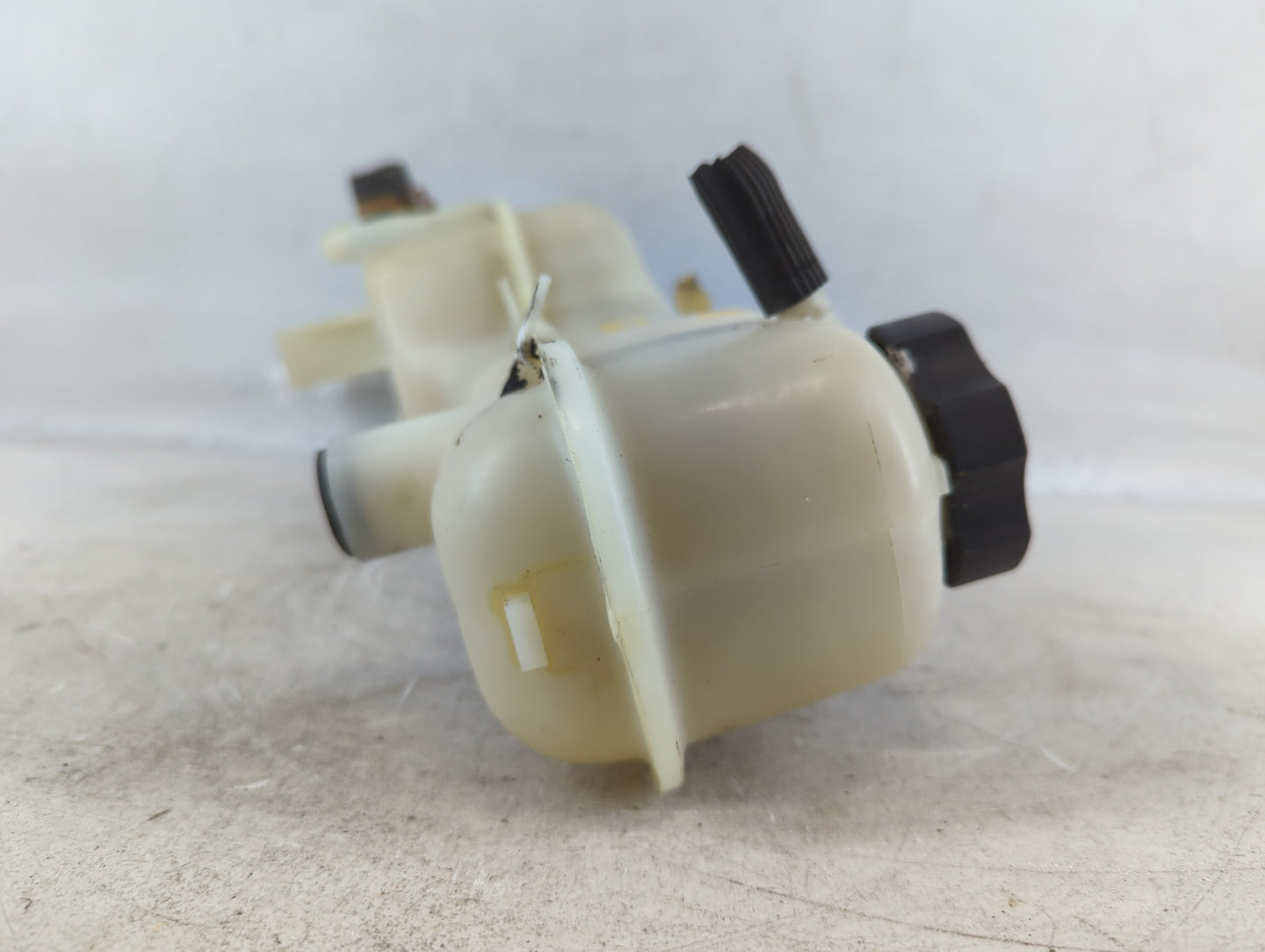 2000-2004 Oldsmobile Alero Windshield Washer Fluid Reservoir Bottle Oem - Oemusedautoparts1.com